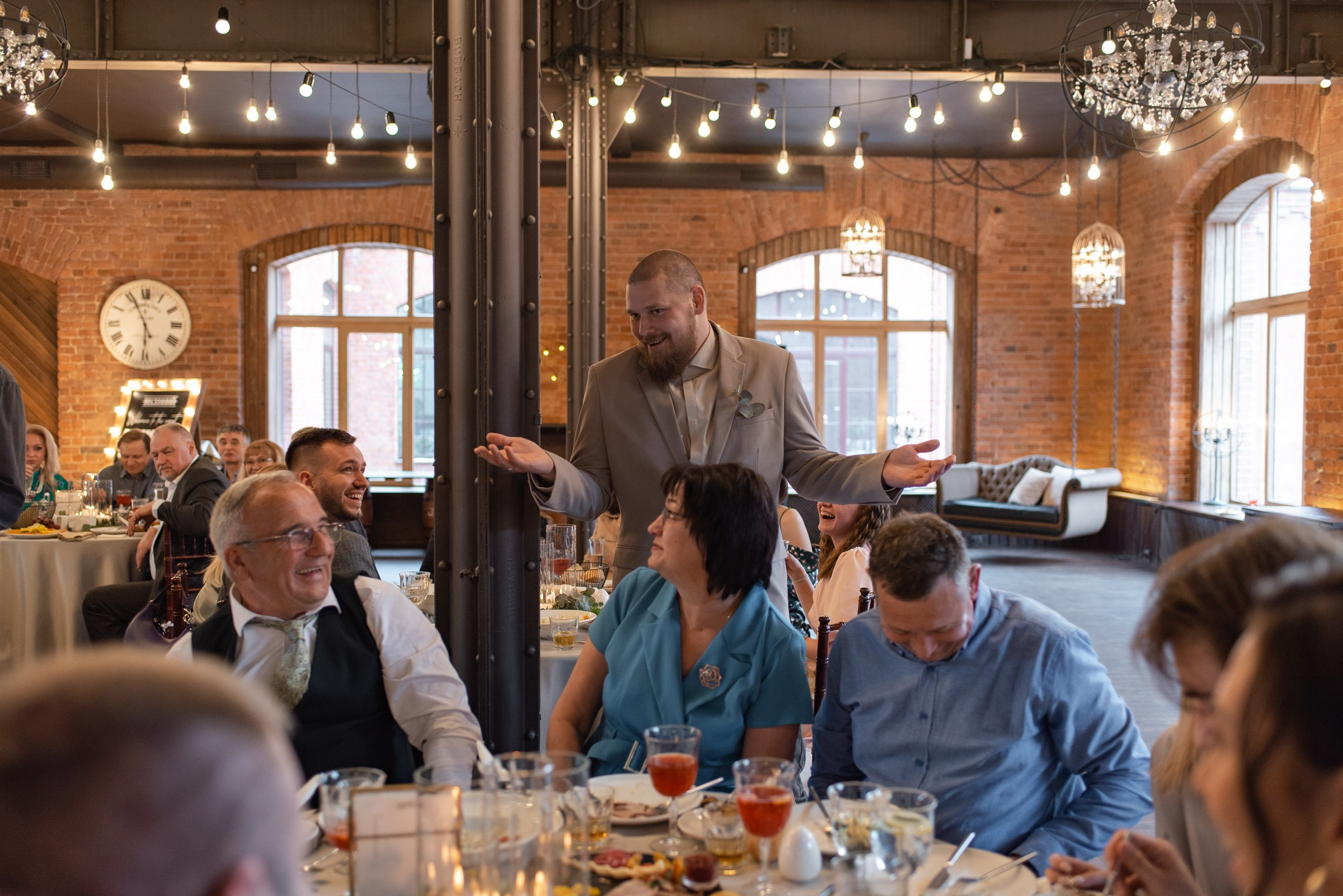 свадебный банкет в весеннем лофте
