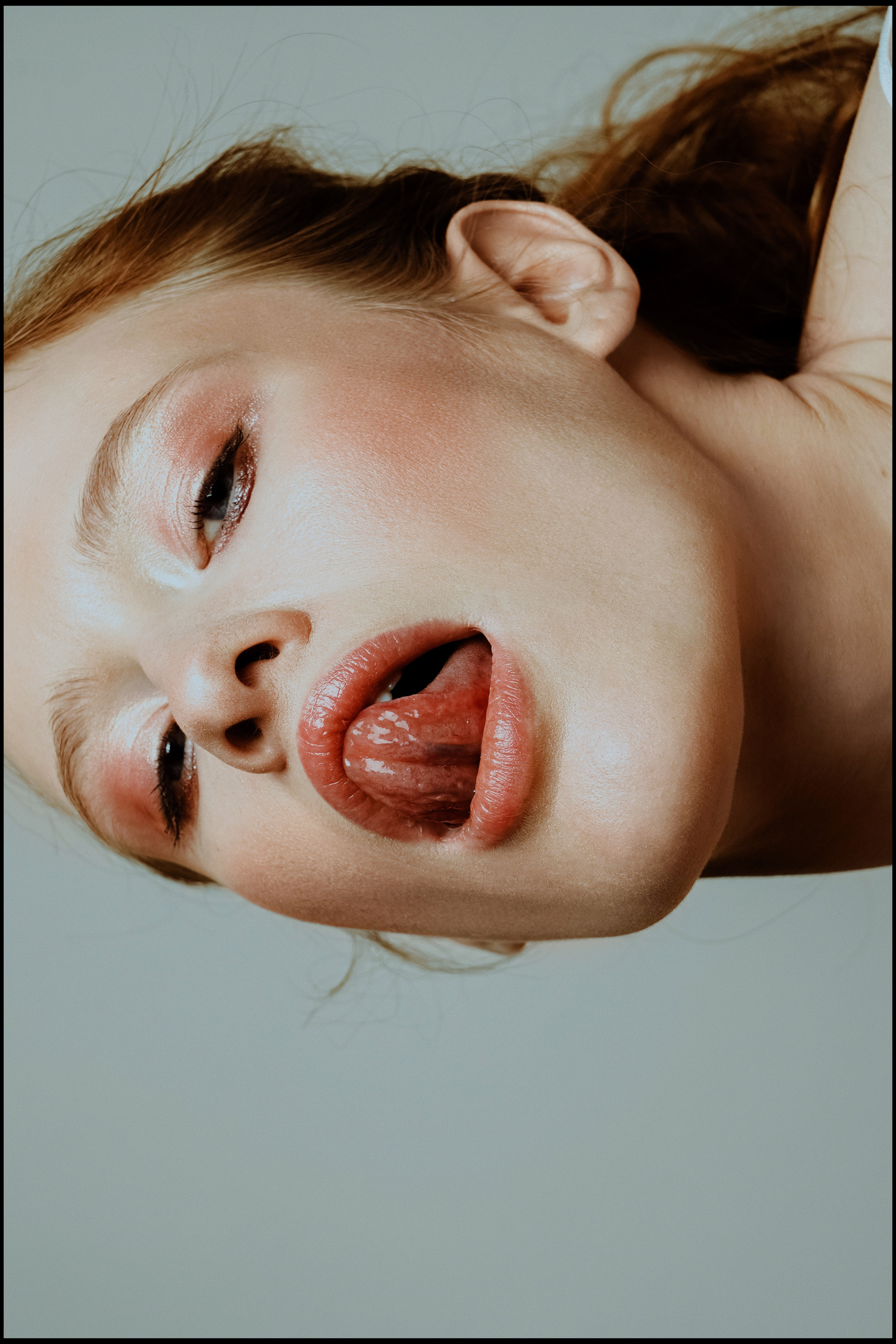 15 минут на белом фоне. VISUAL ARTIST · KRONGAUZ ANASTASIA