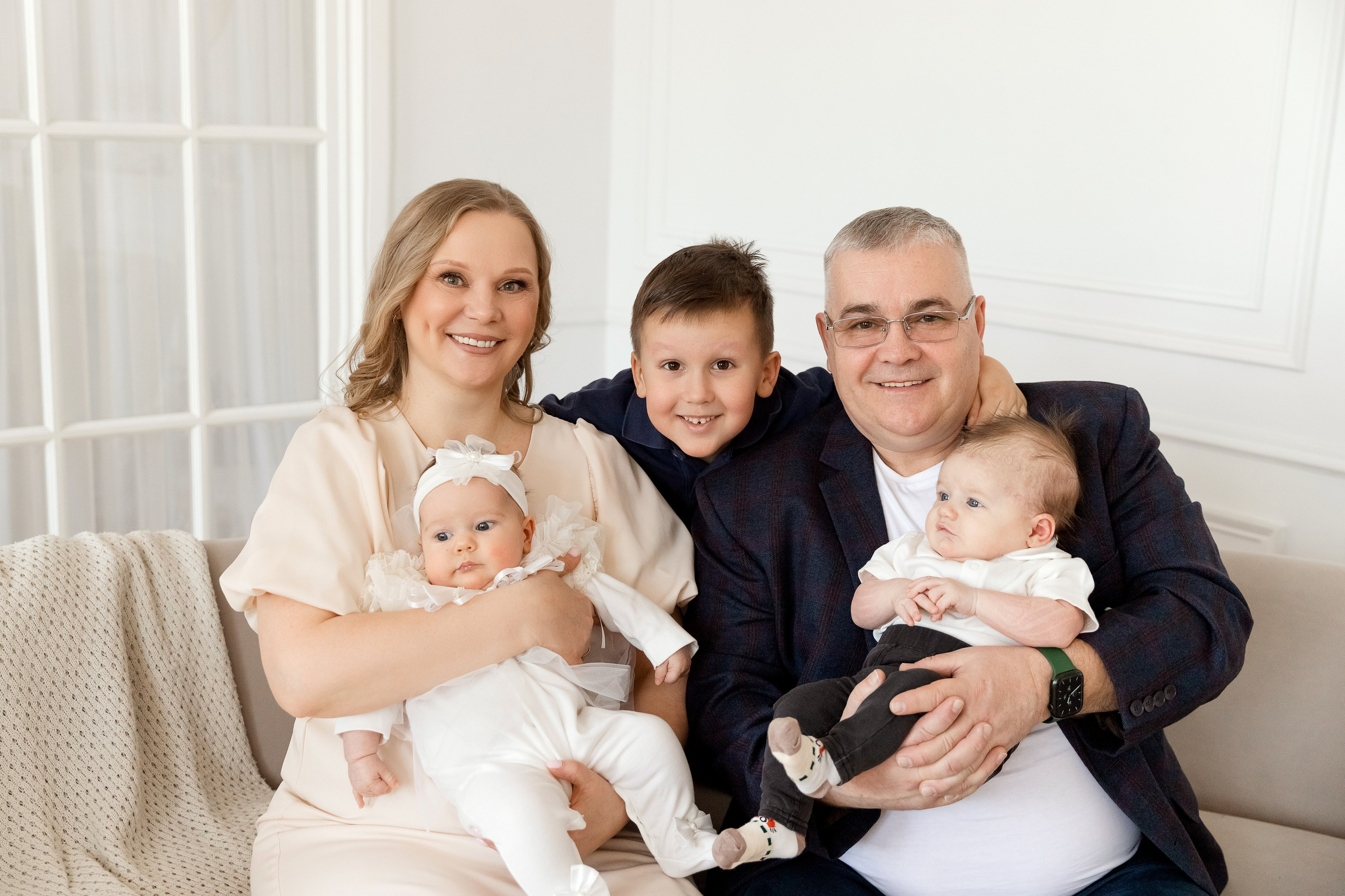 Съемка большой семьи в студии «Villa Nina». Семейный фотограф в Екатеринбурге Маргарита Курносова