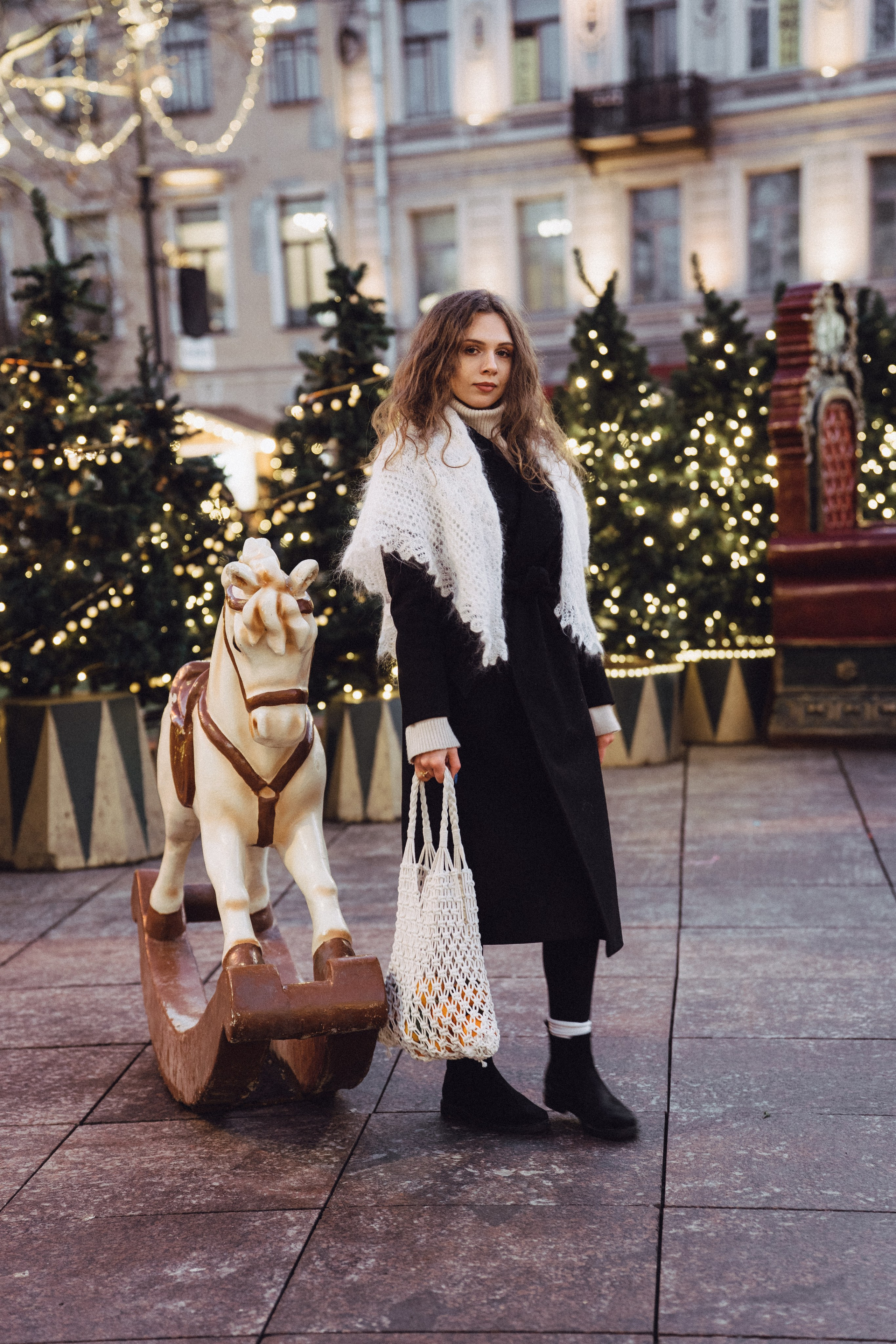 ПРОГУЛКА НА МАНЕЖНОЙ ПЛОЩАДИ ДЛЯ ДЕВУШКИ ПЕРЕД НОВЫМ ГОДОМ (НОВОГОДНЯЯ ФОТОСЕССИИЯ НА МАНЕЖНОЙ ПЛОЩАДИ). Профессиональный фотограф, Санкт-Петербург — Виктория Богомолова