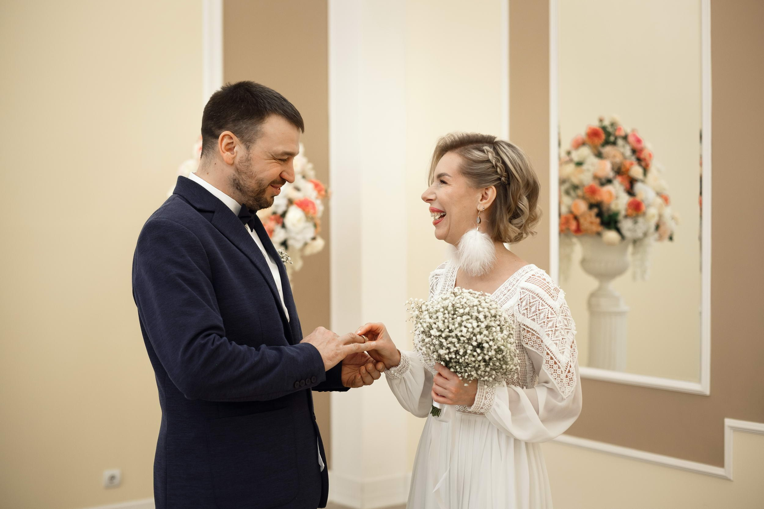 Свадьба в ЗАГСе Калининского района. Свадебный фотограф Игорь Брундасов 8PHOTO на свадьбу венчание загс СПб