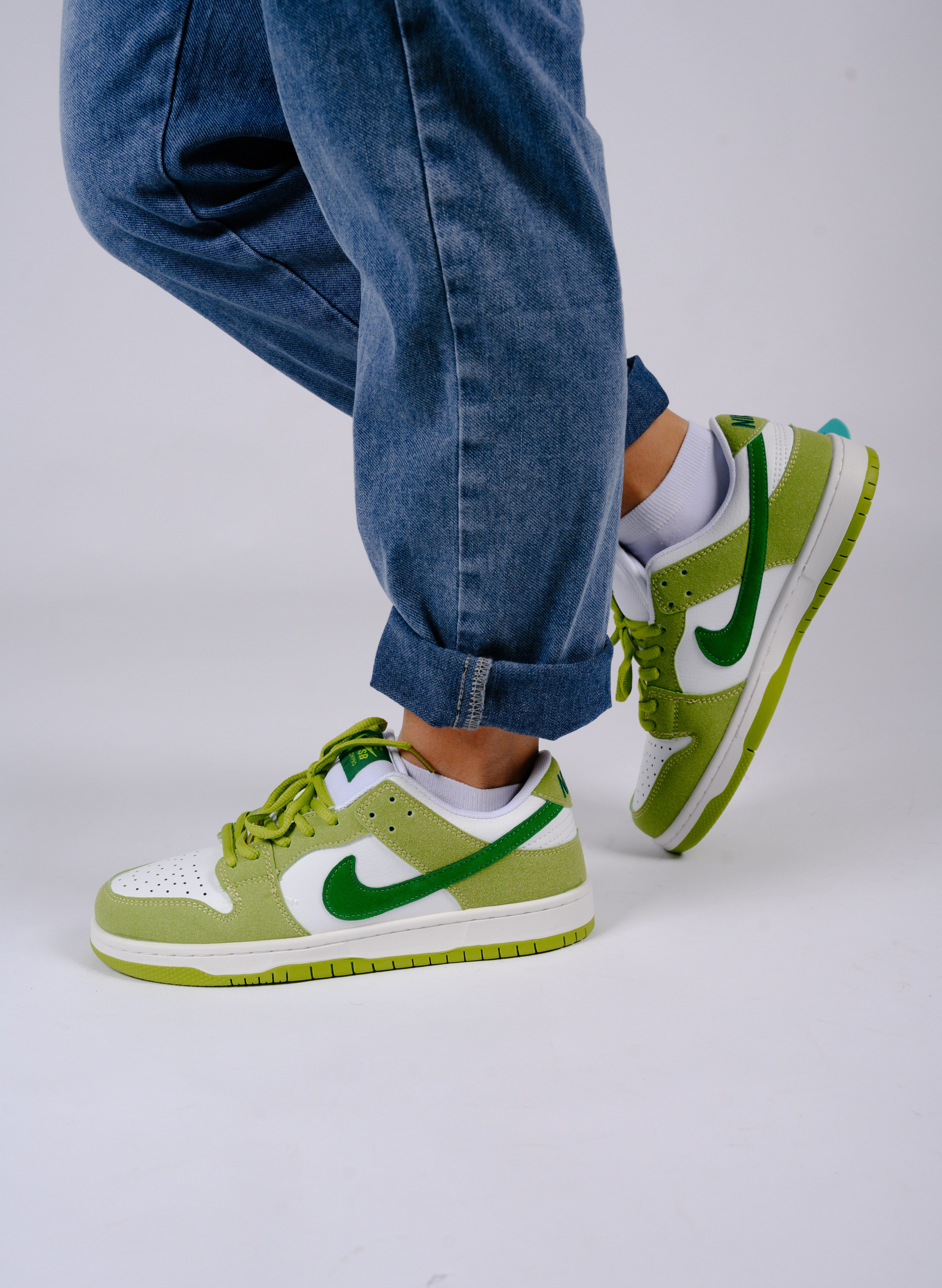 Кроссовки для wb. Фотограф в Красноярске