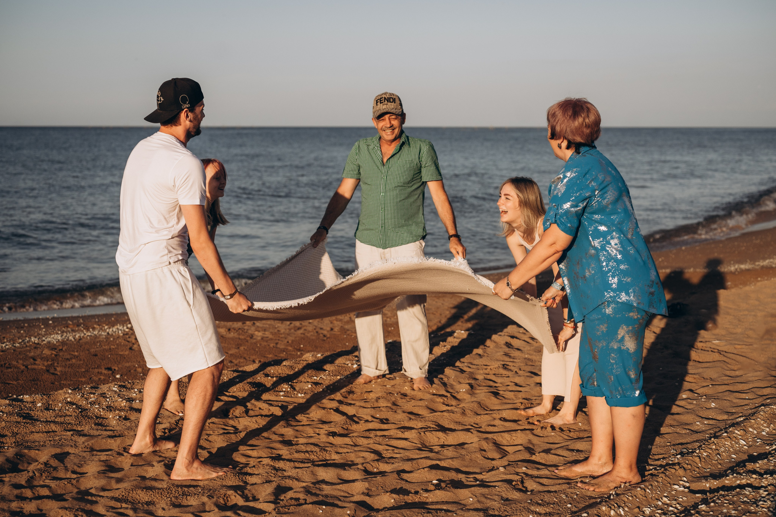 Андрей и Ира, Валерий Андреевич, Татьяна Викторовна и Ника. Фотограф Горбенко Анна