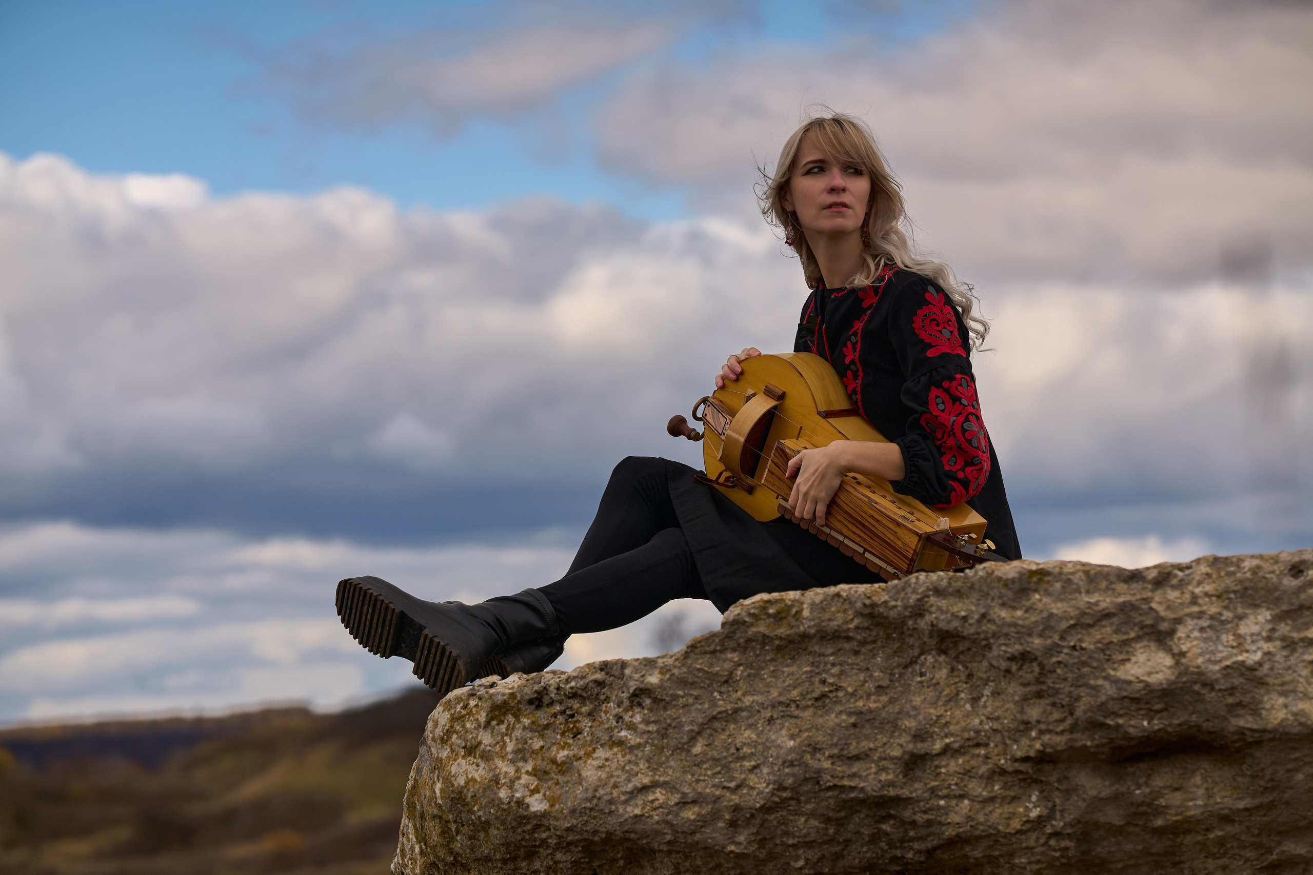 Мария и лира. Фотографирует красивое Денис Горностаев