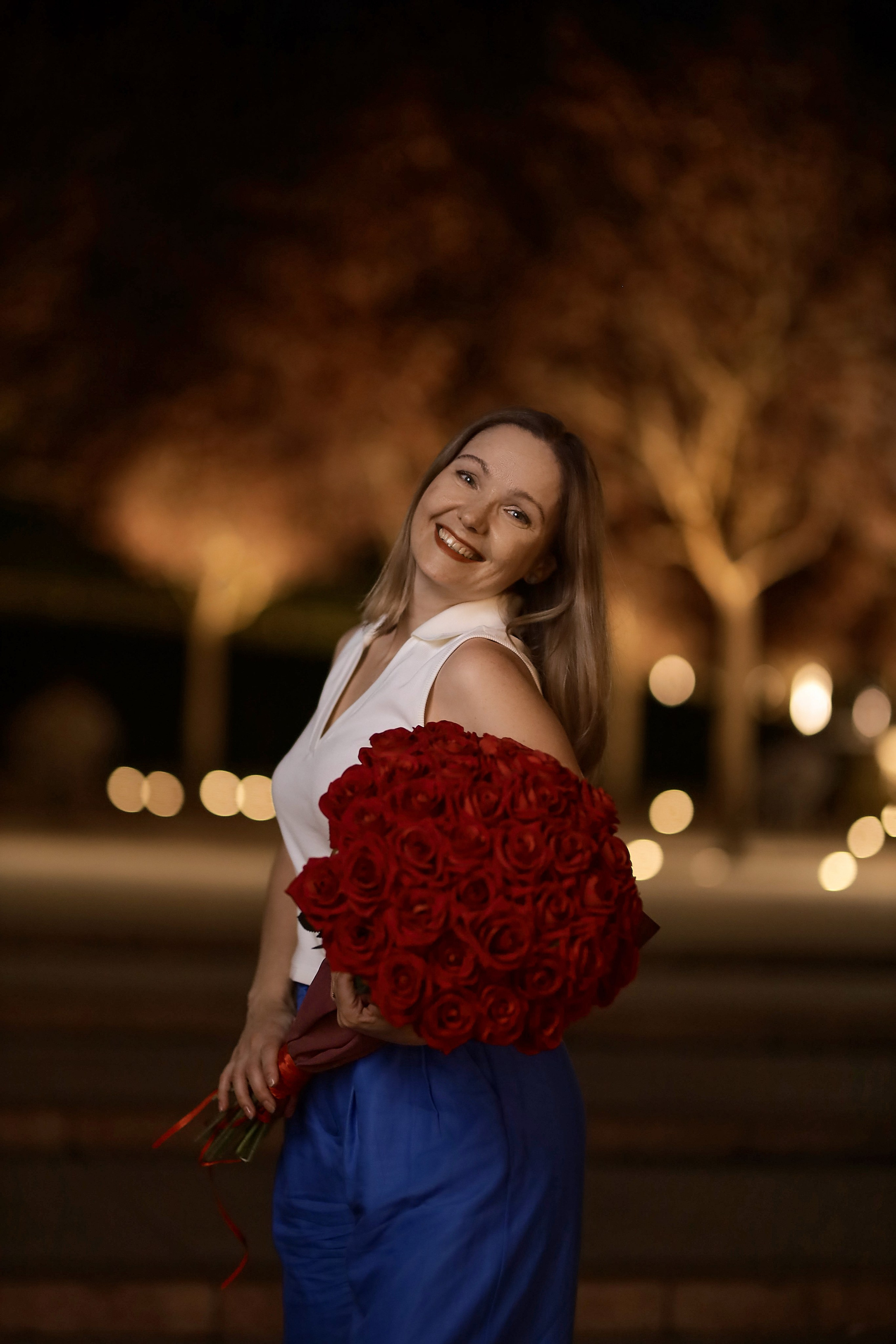 Татьяна в вечернем парке с розами. Семейный и свадебный фотограф в Краснодаре Михеева Светлана