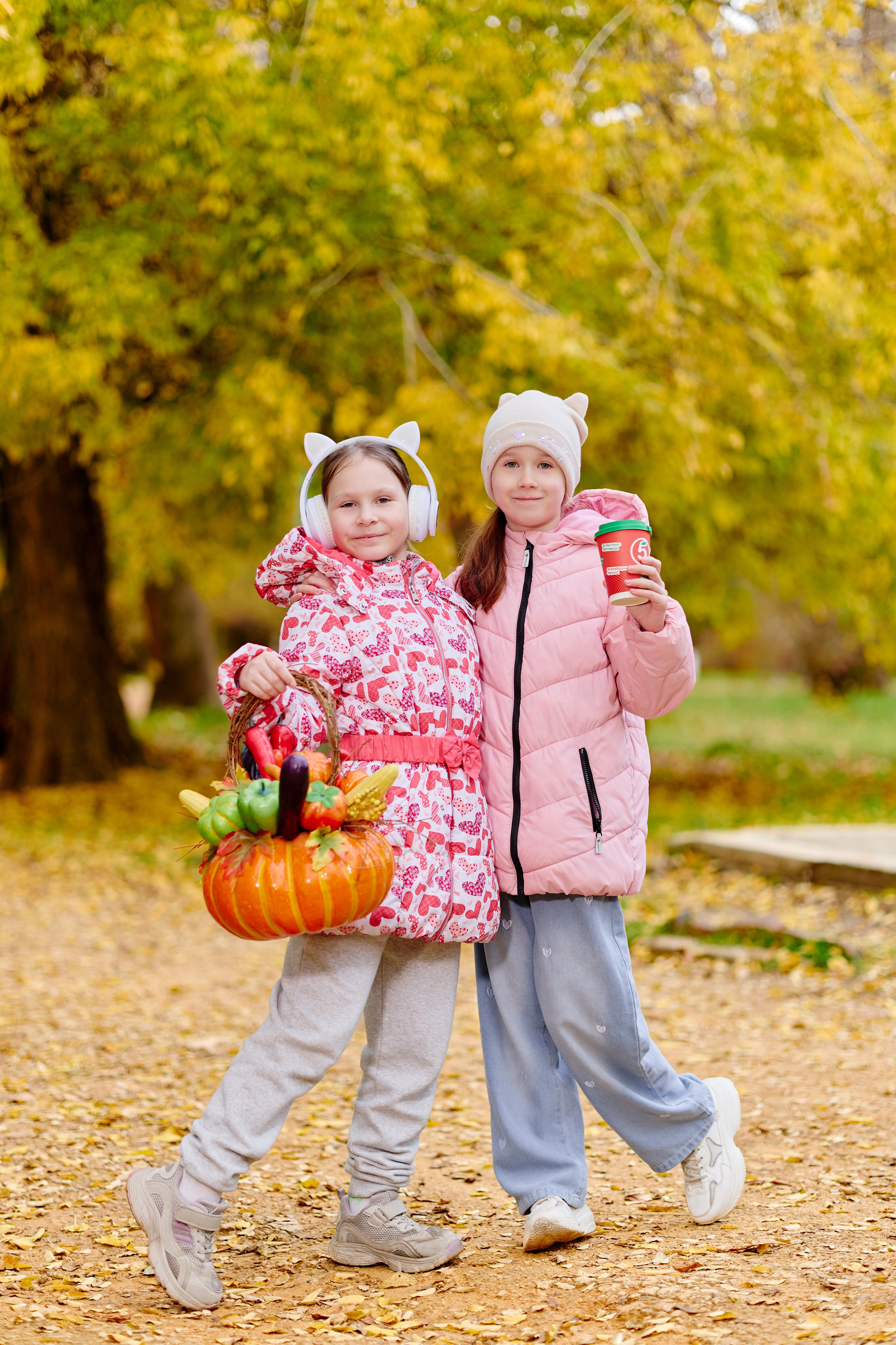 Прогулка в парке классом. Фотограф Выпускные альбомы Таганрог Сергей Коробченко