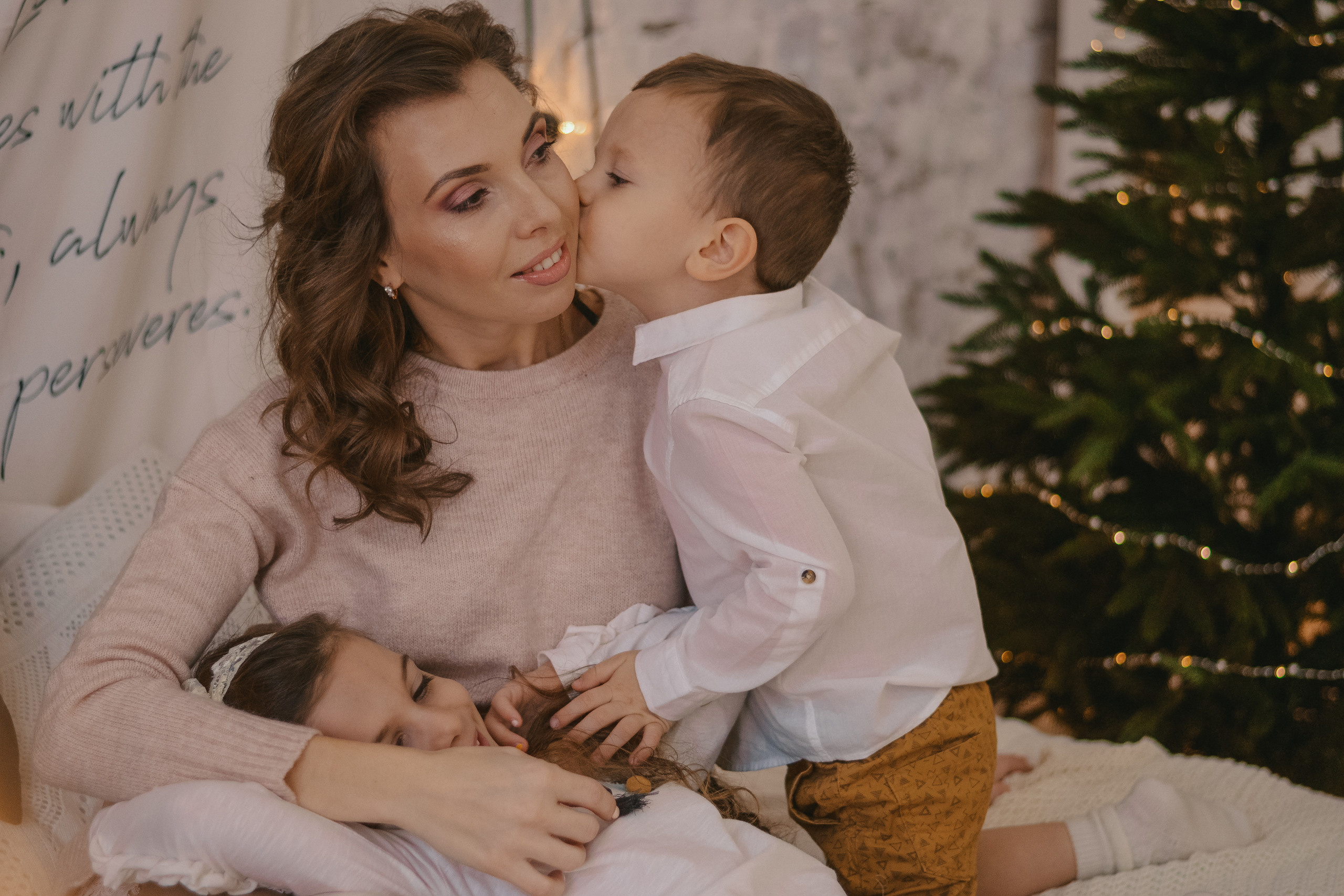 Новогодняя история Александры, Ромы и Софы. Семейный и женский фотограф в Краснодаре Анастасия Приймак