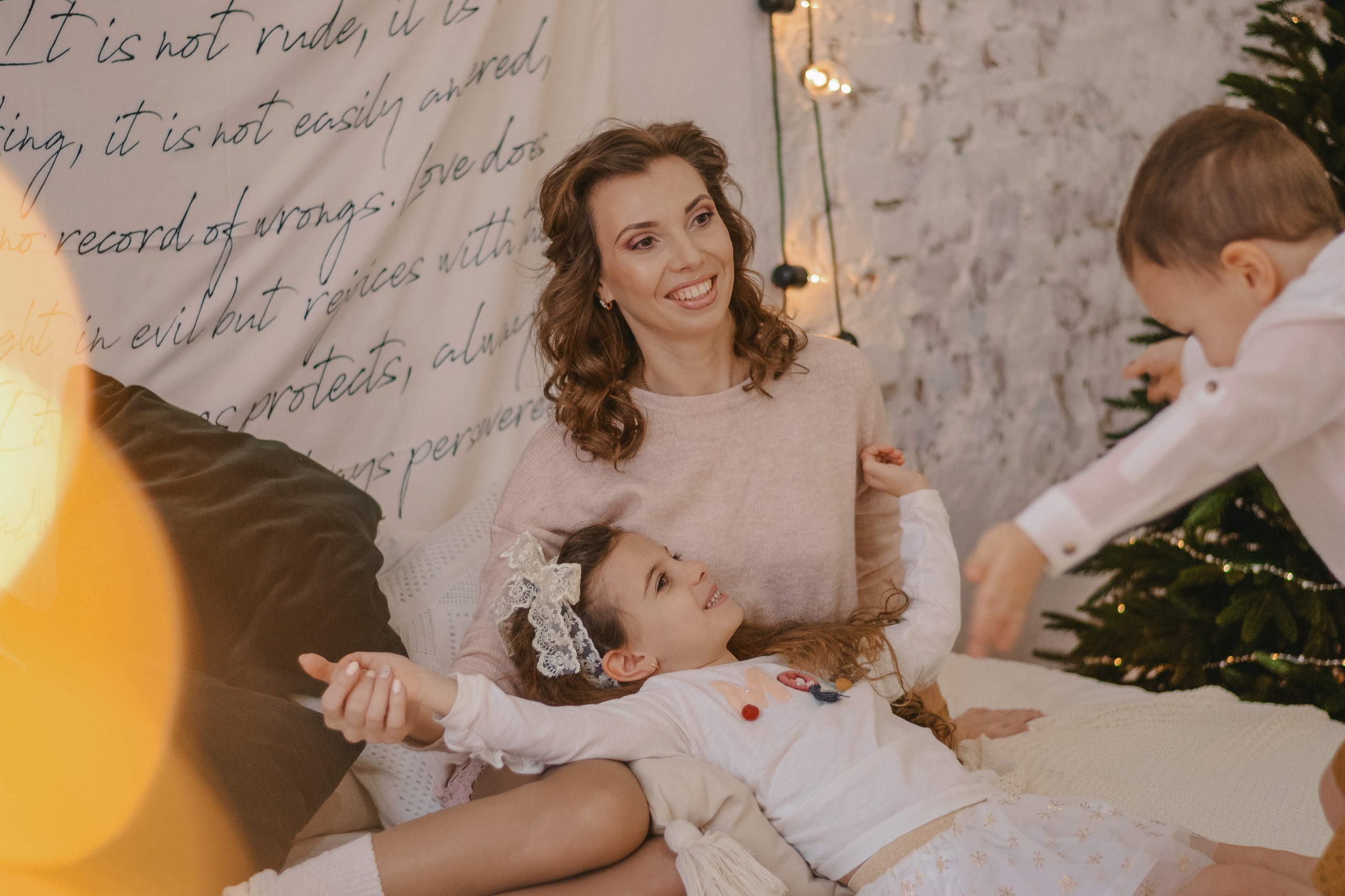 Новогодняя история Александры, Ромы и Софы. Семейный и женский фотограф в Краснодаре Анастасия Приймак