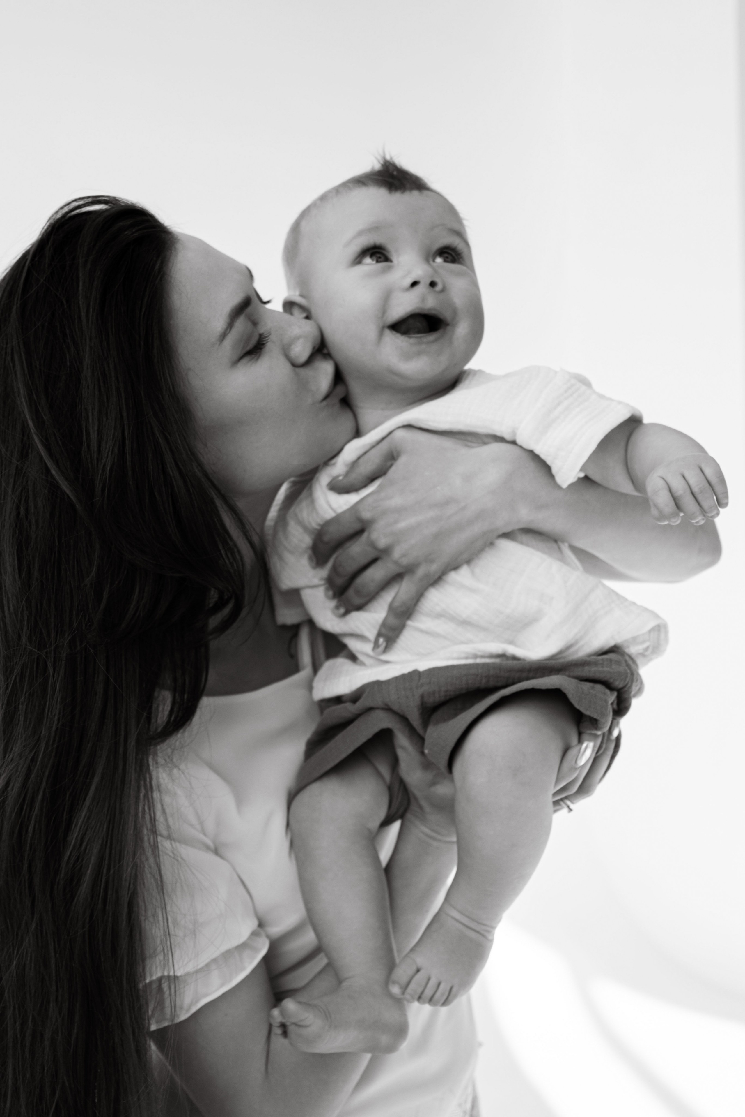 Сергеевы семейная студийная фотосессия. Профессиональный фотограф в Твери Иванова Юлия