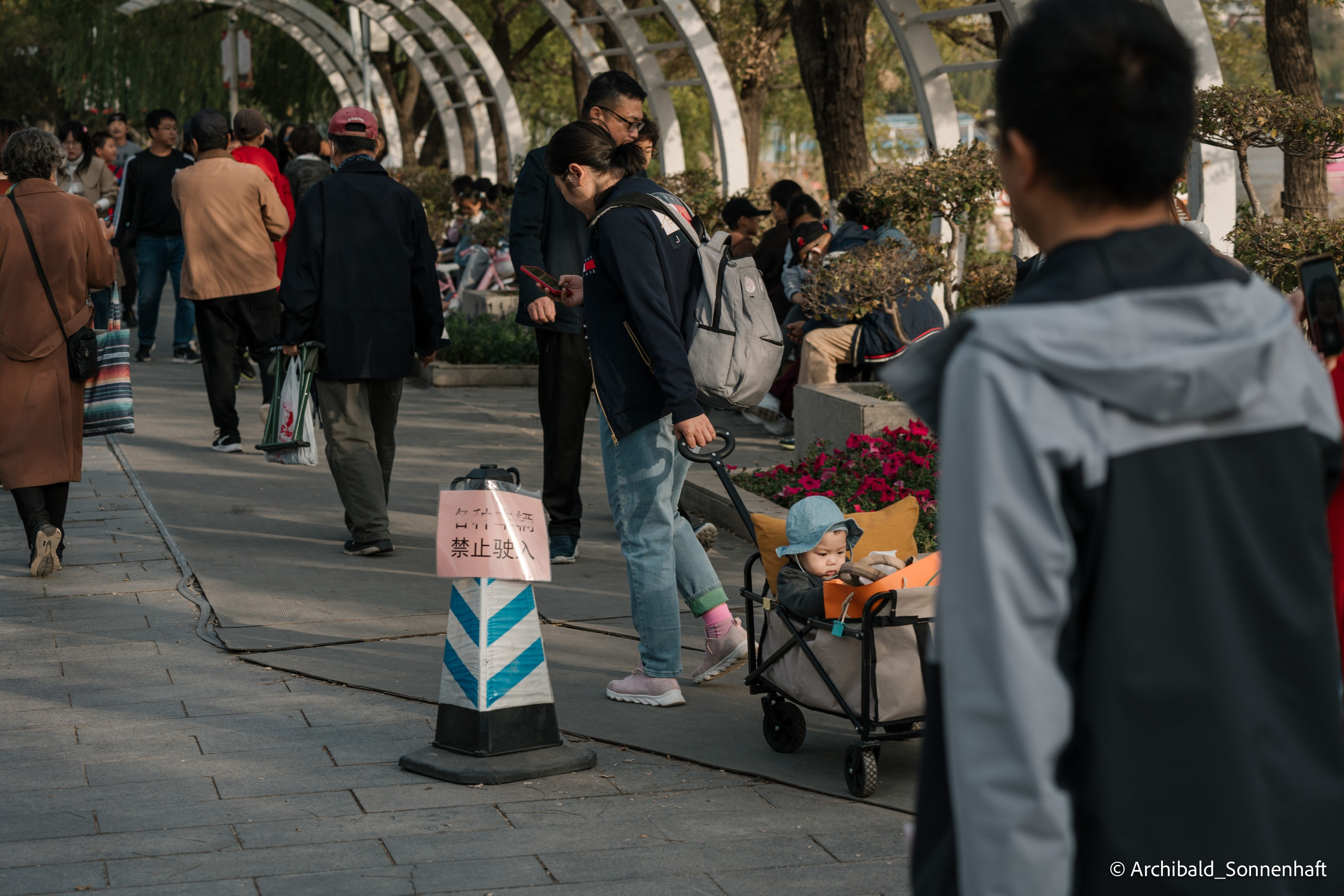 Walk around ShuiShan park. Photographer in Guangzhou, China. Archibald Sonnenhaft