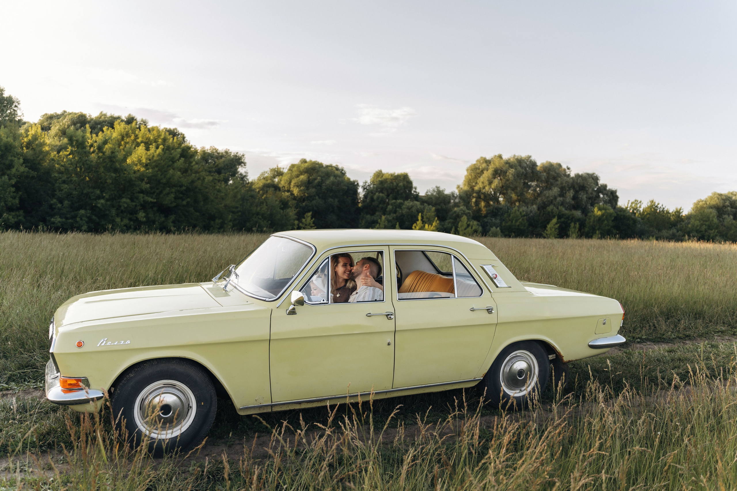 На машине загород. Ваш фотограф Вика Артемова