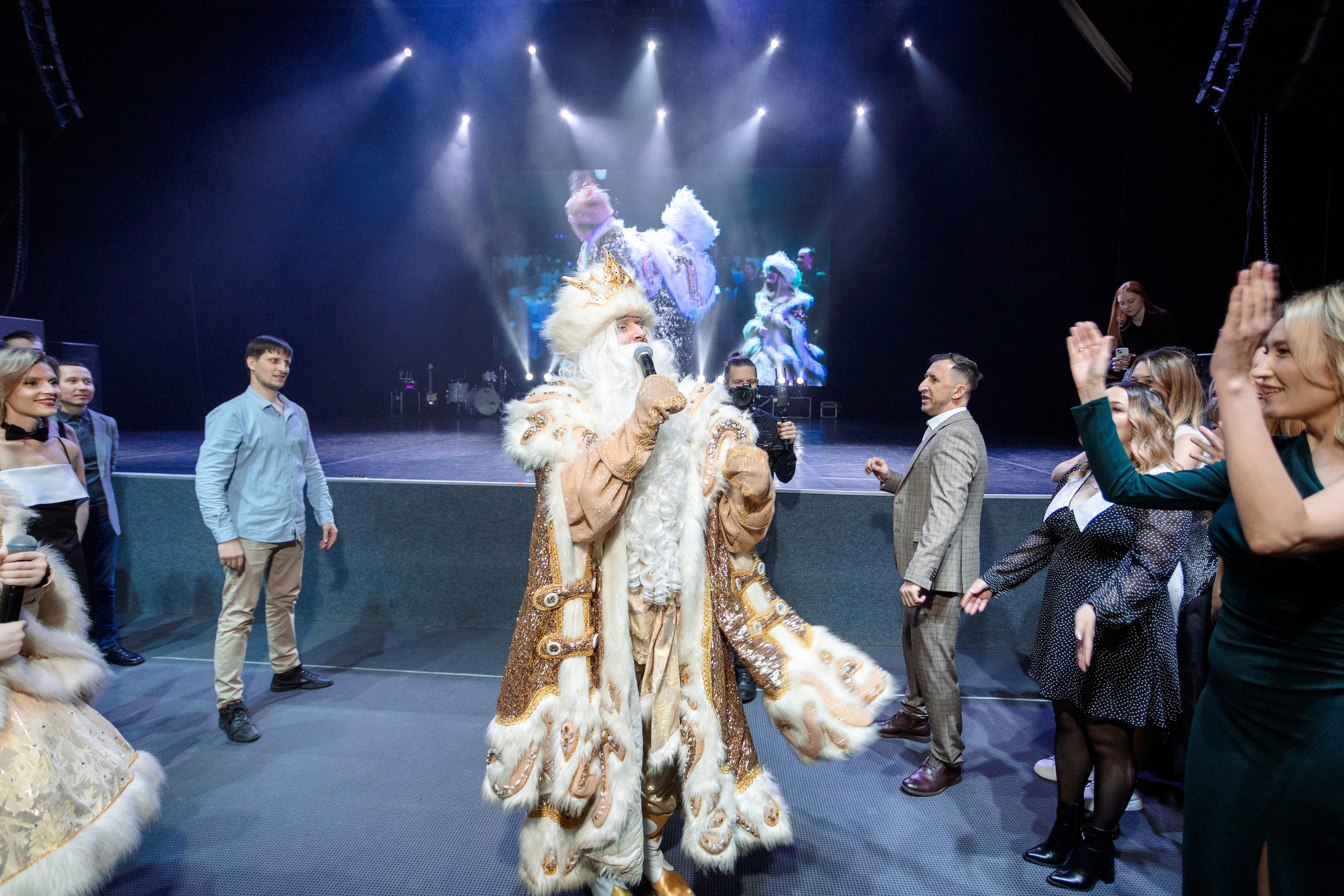 РЕПОРТАЖ: НОВЫЙ ГОД В ДК МЕТАЛЛУРГ. Профессиональный фотограф в Ижевске Леша Петров