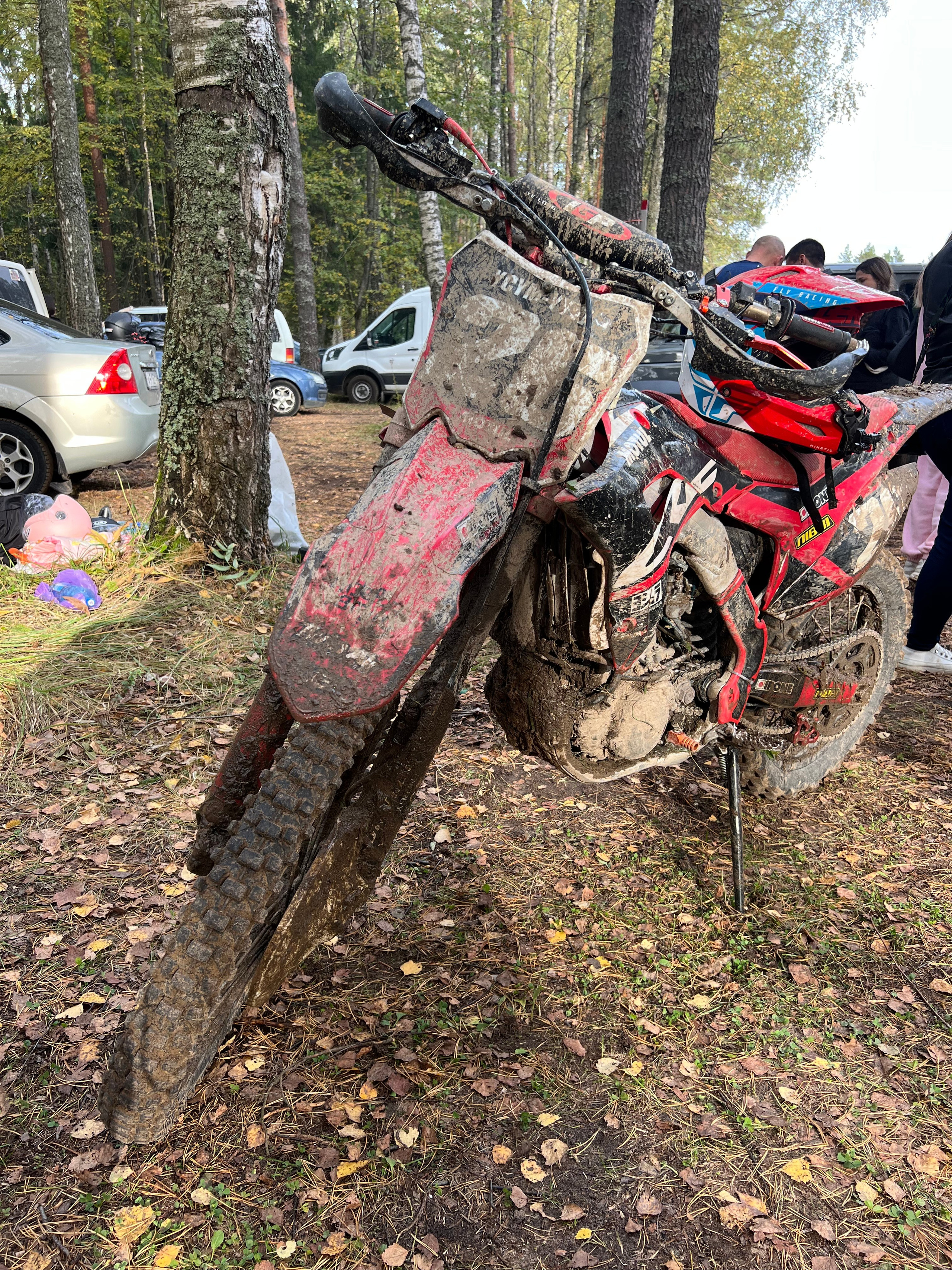 Наш инструктор на прохватах с Романом Курбатовым. Профессиональный прокат эндуро мотоциклов и квадроциклов в г. Белгород