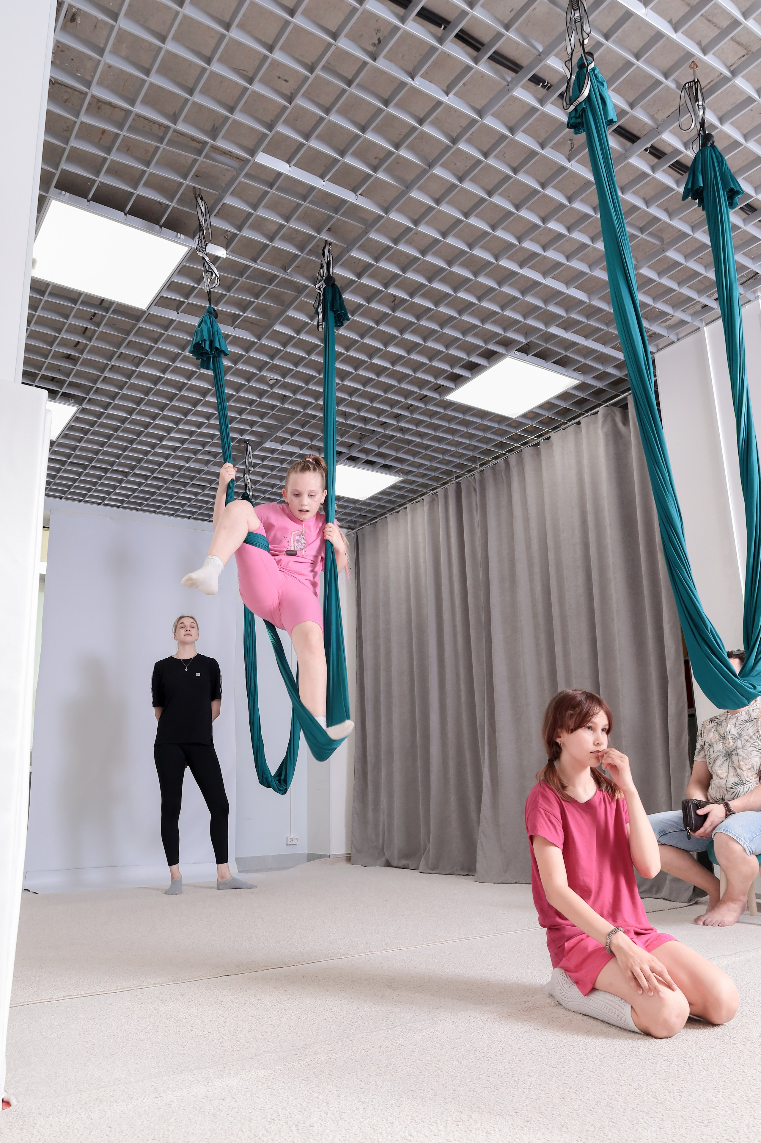 Детская аэройога. Фотограф Надршина Лилия