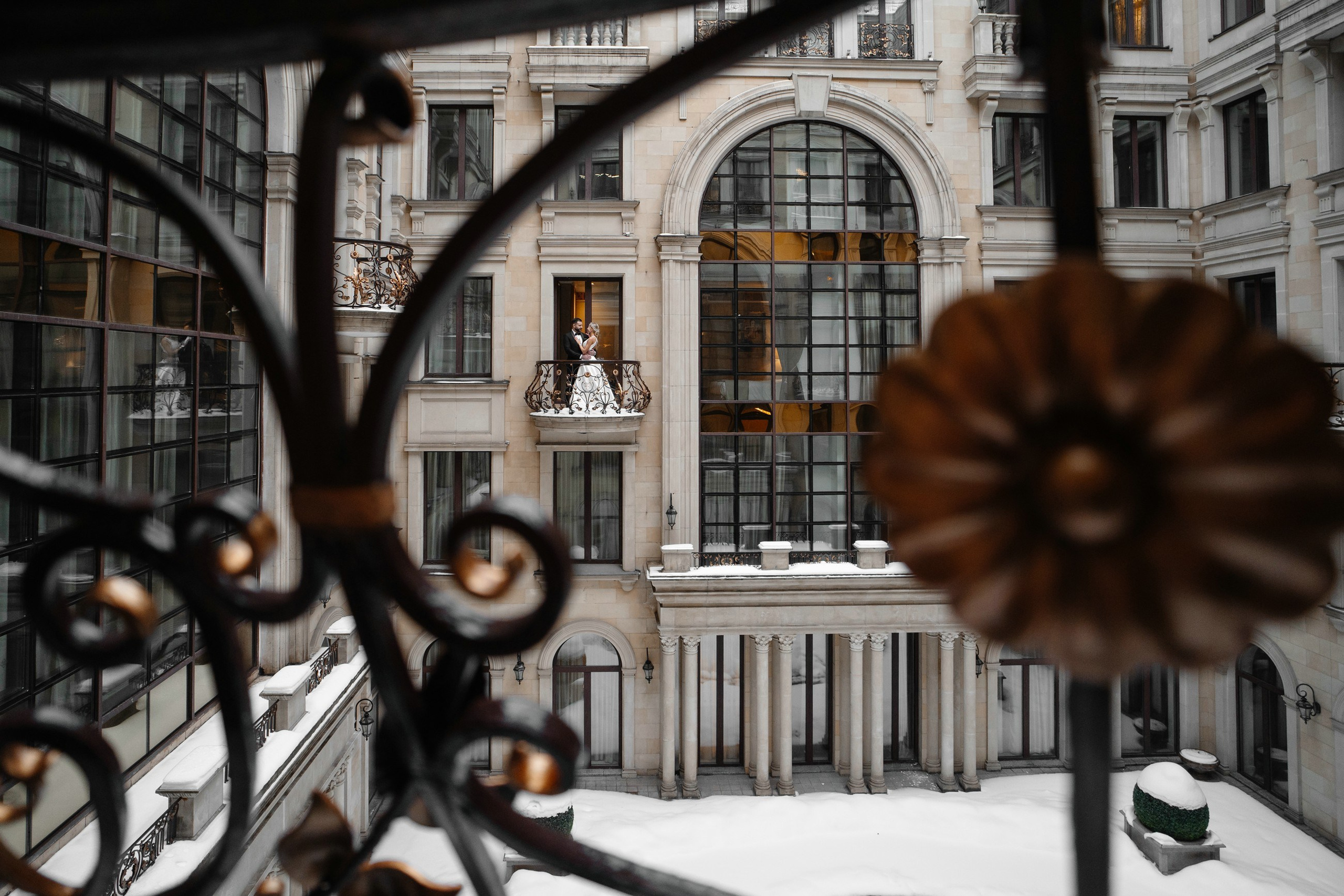 Свадебная фотосессия в отеле St. Regis Москва Никольская. Свадебный и семейный фотограф в Москве Светлана Зоткина