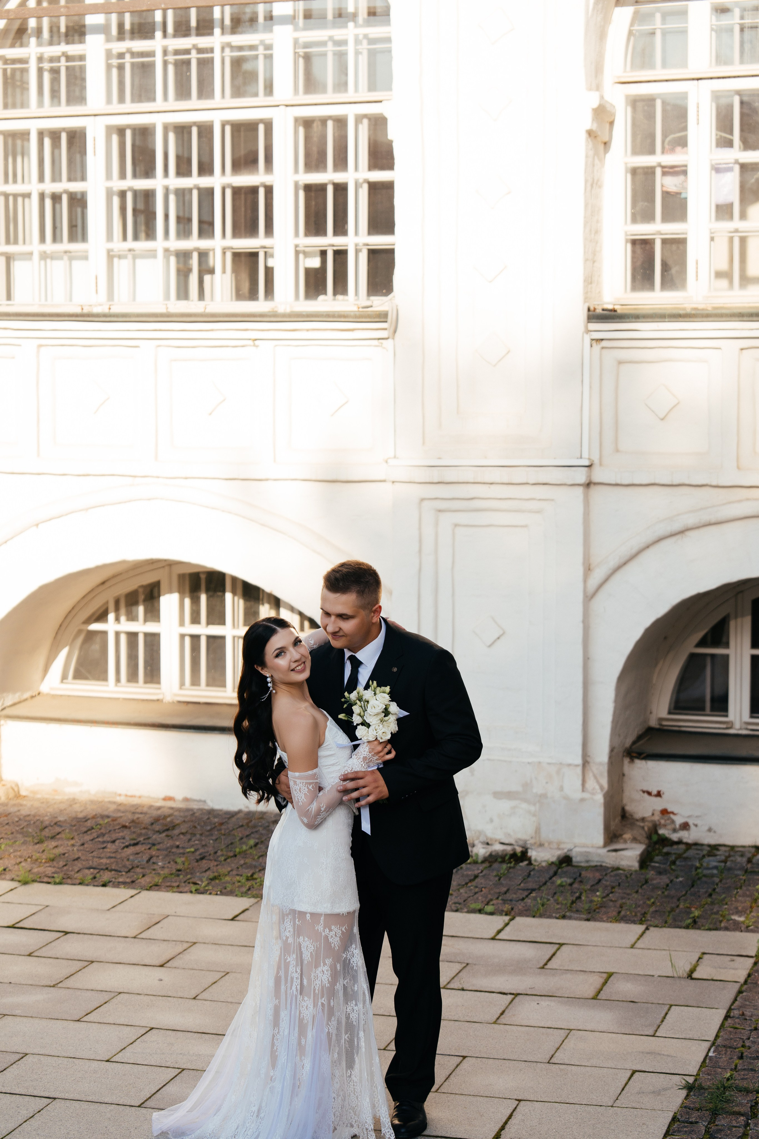 Свадебная фотосессия в Москве у высотки на Котельнической набережной. Свадебный фотограф в Москве Анна Полушина