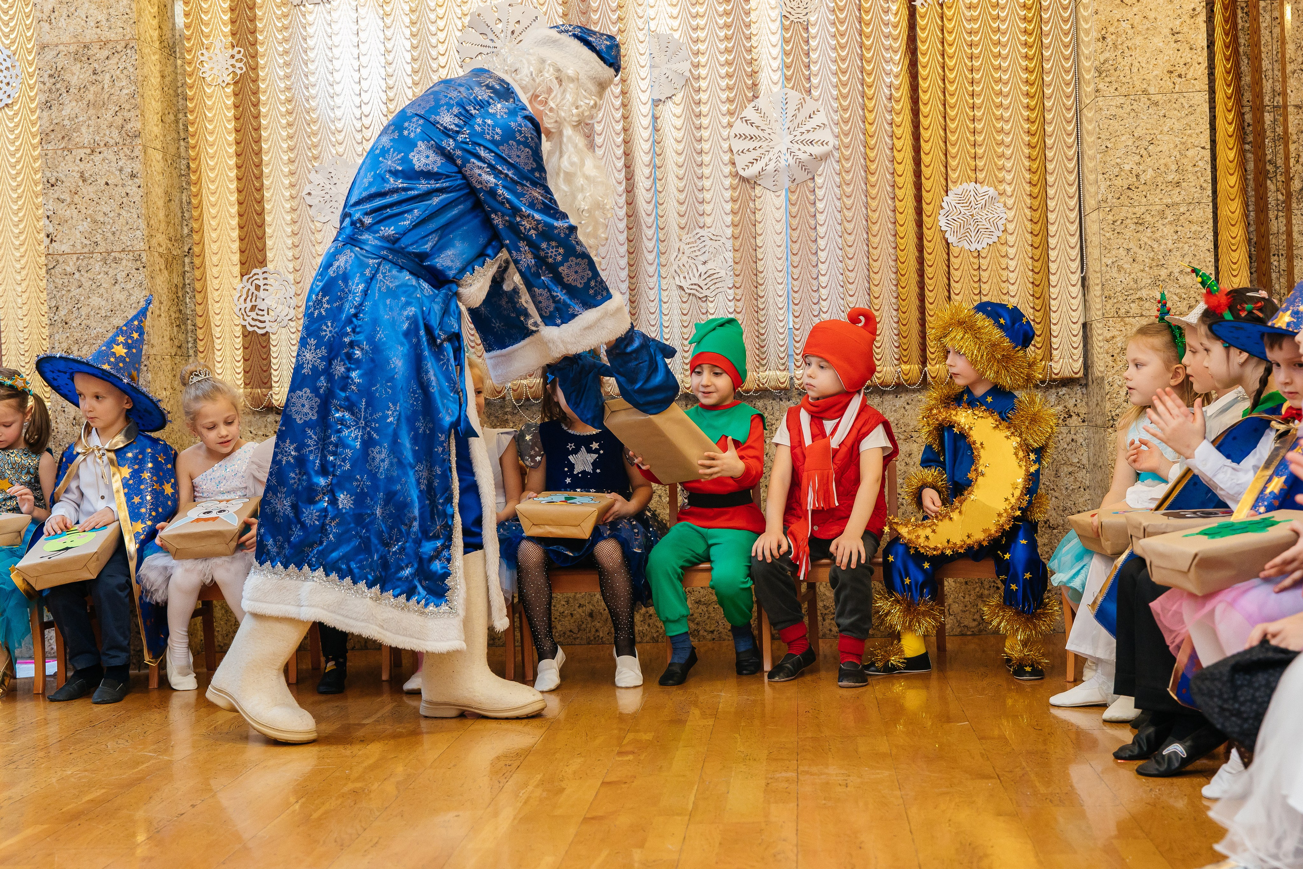 Детский сад № 93 — Утренник (27.12.2024). Свадебный и семейный фотограф Крамар Наталья