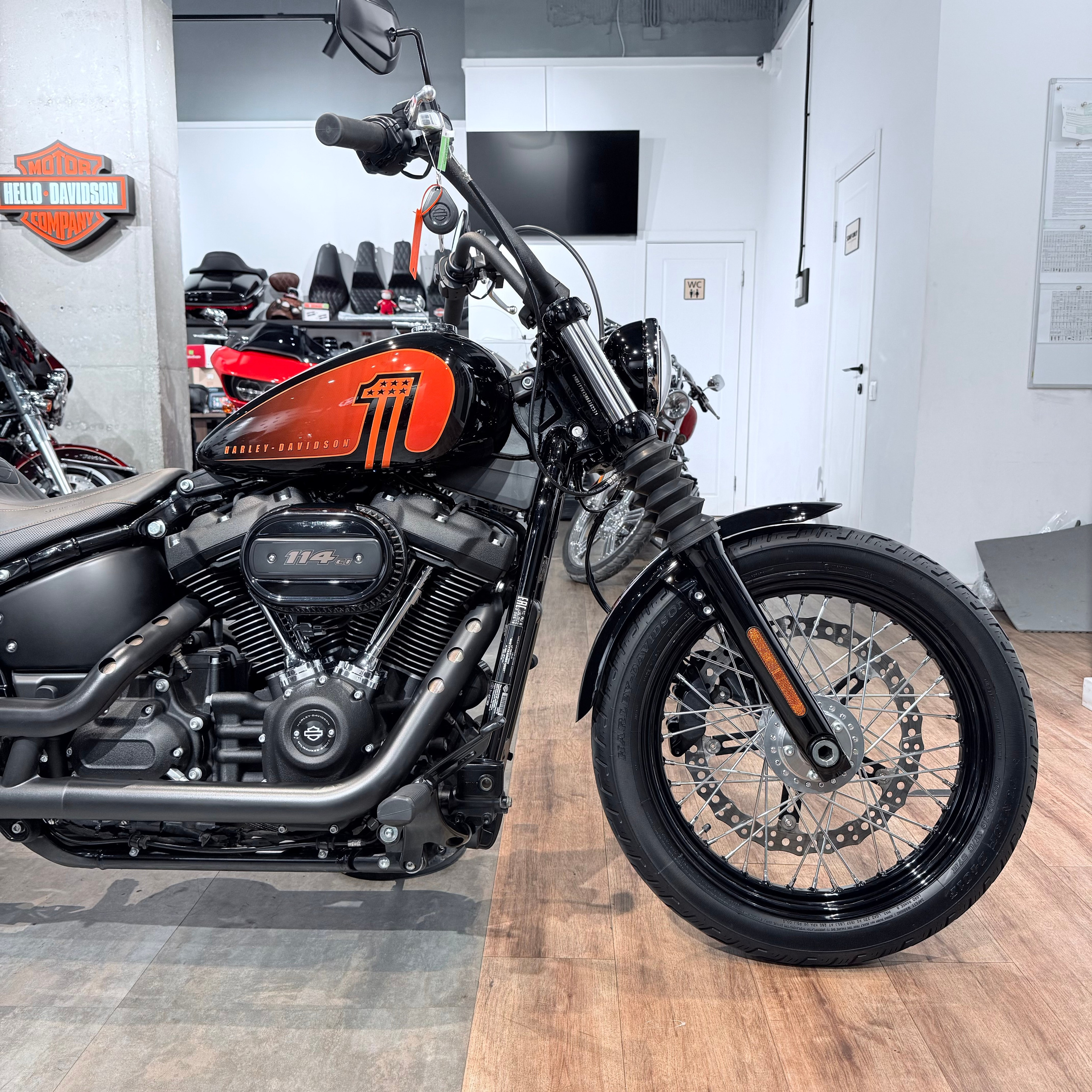 2021 Street Воb Вlack Ваjа Orаngе. Hello Davidson, Москва. Только хорошие мотоциклы…