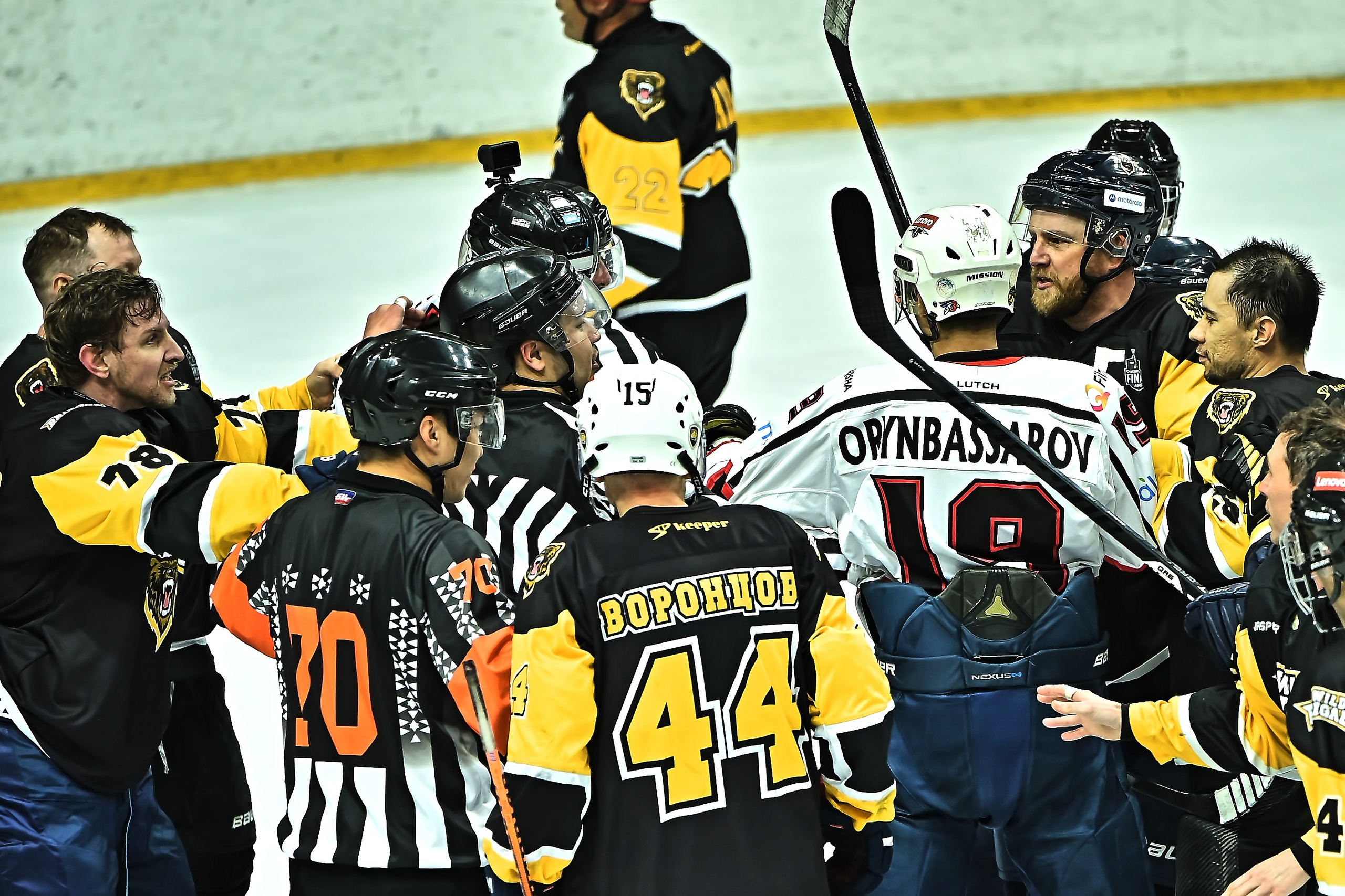 Хоккей Golden Puck 2025-2026. Фотограф в Алматы Егор Поленов