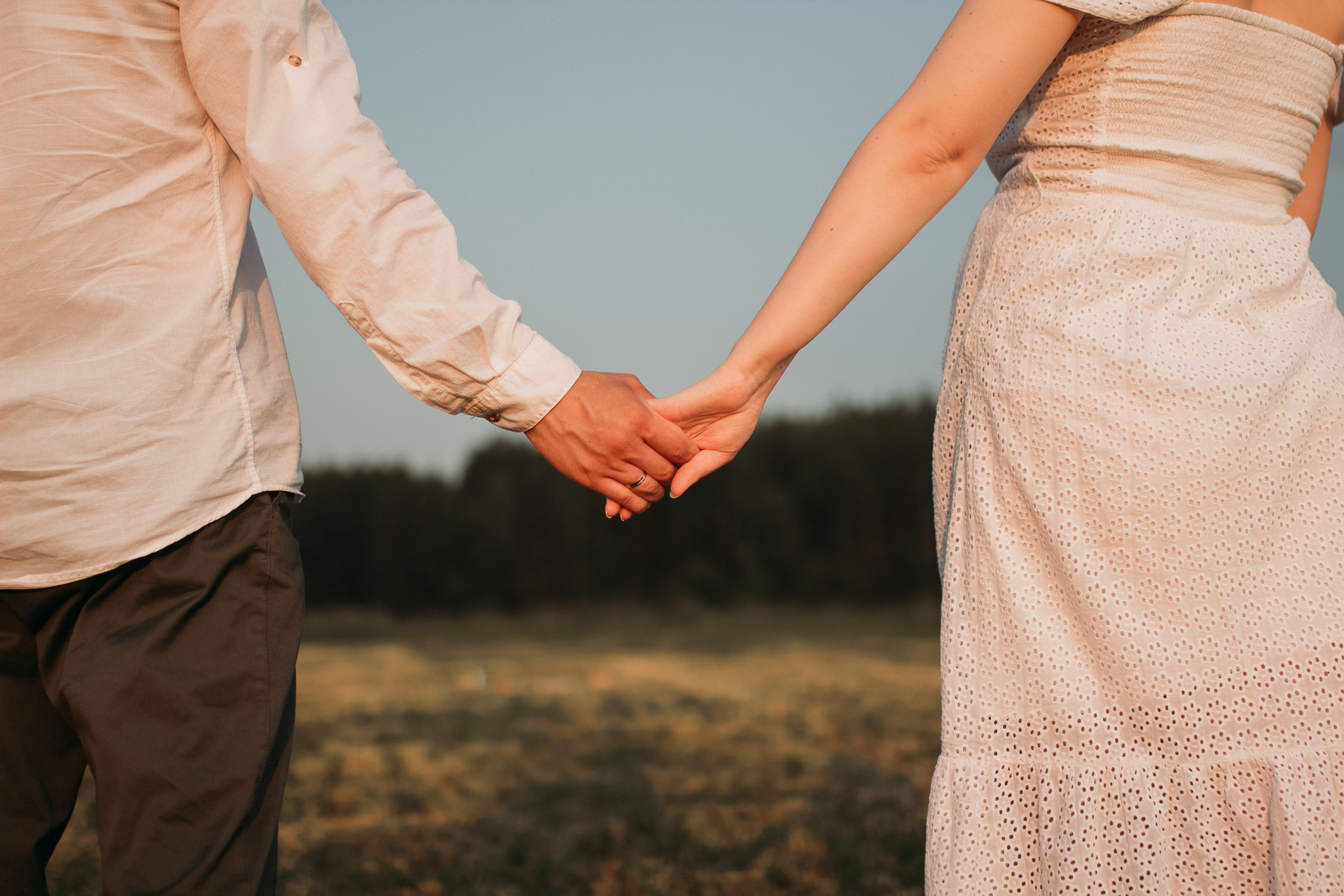 Фотосессия беременности в поле на закате. Семейный фотограф Екатеринбург Черепанова Олеся