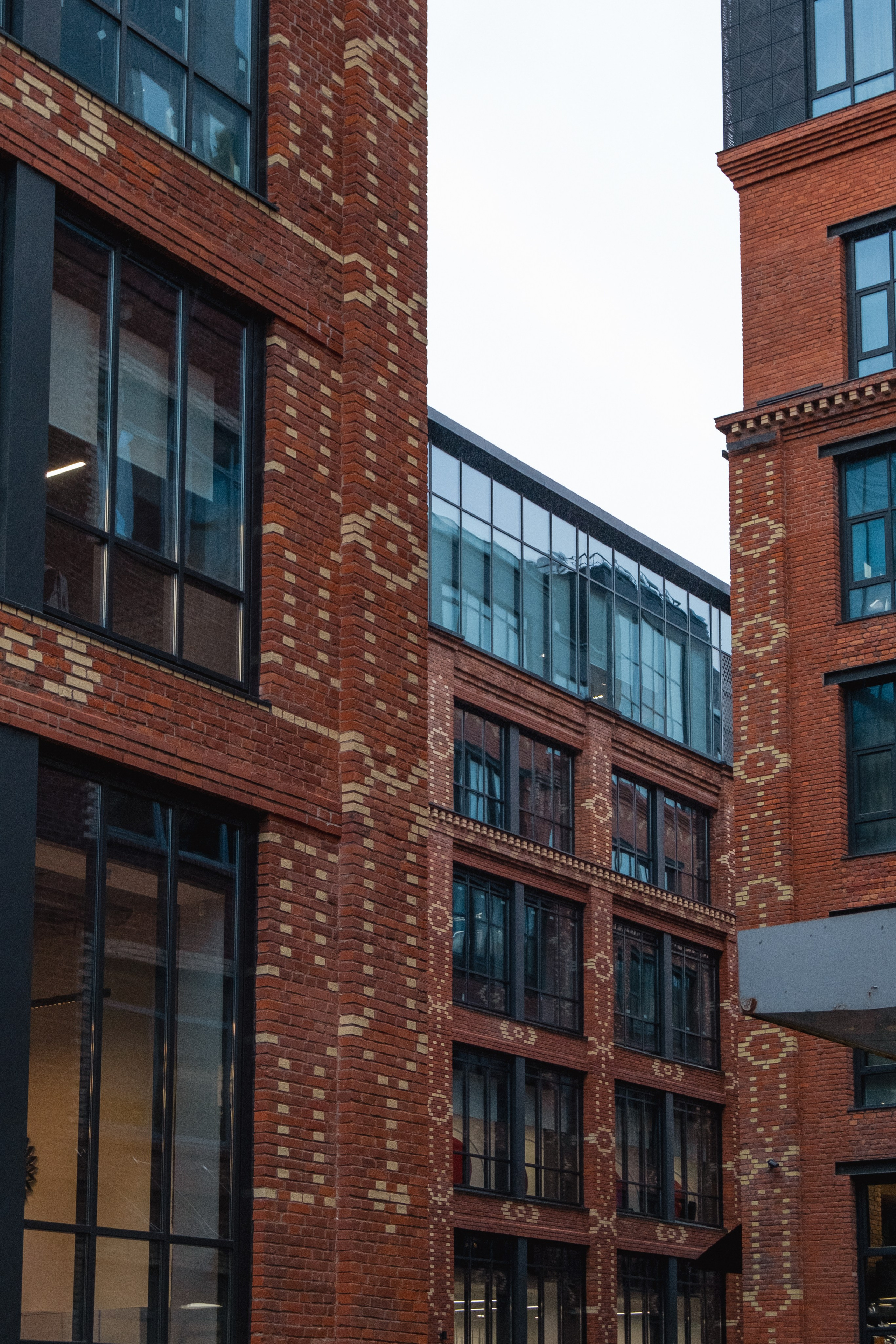 Большевик. Портретный и архитектурный фотограф в Москве и Санкт-Петербурге