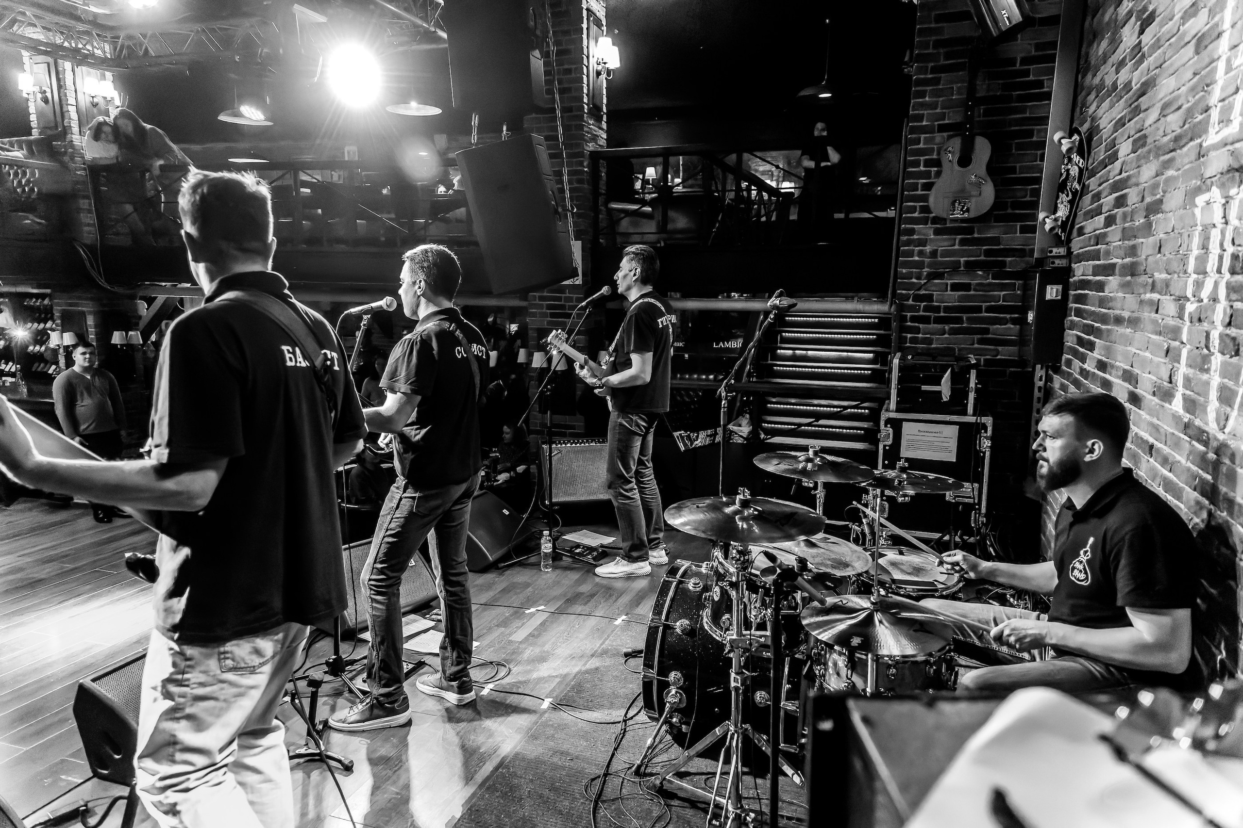 LifePub 29.03.2023. Московская кавер-группа BankBand