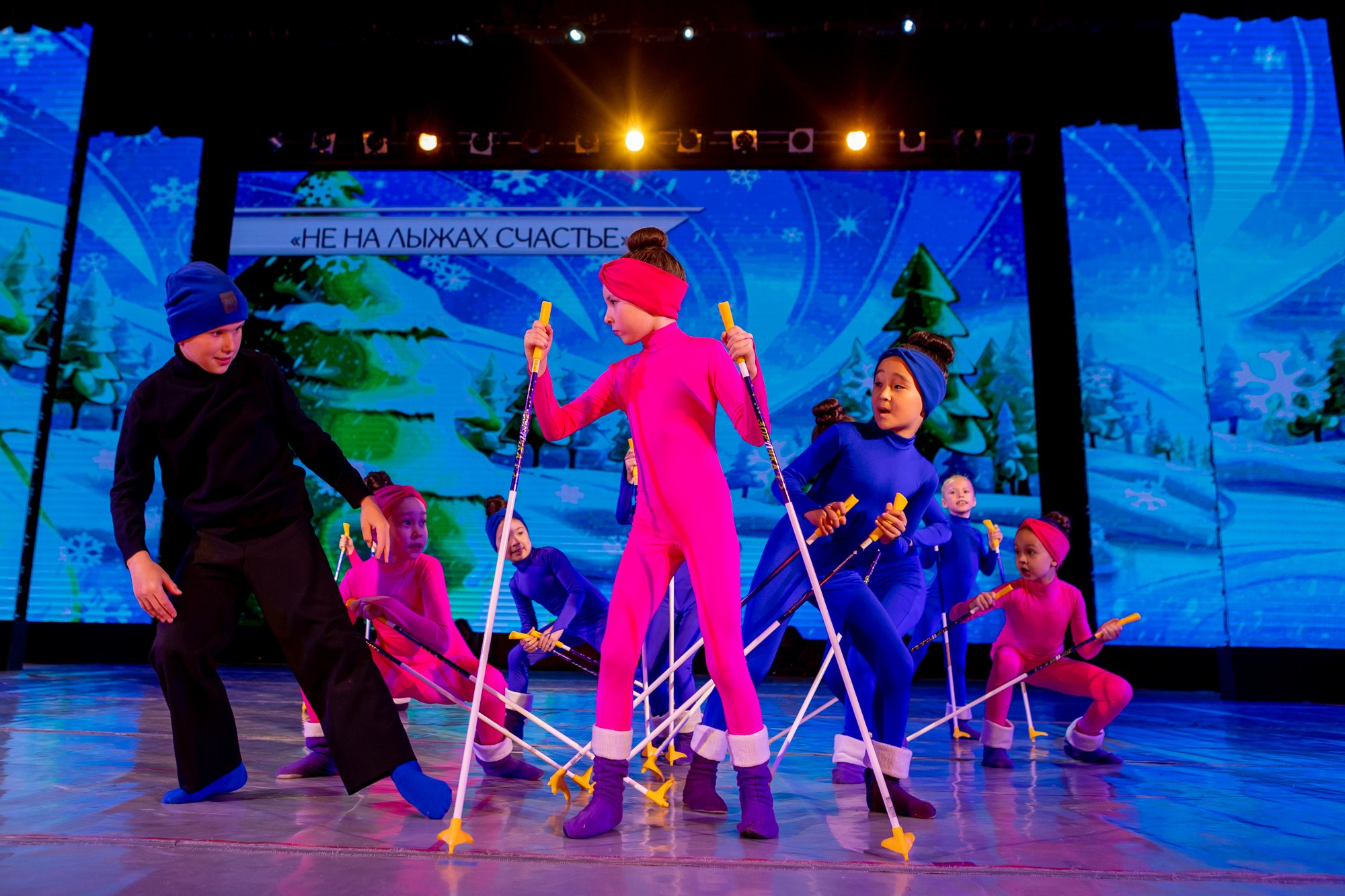 Отчетный концерт Заслуженного коллектива РФ «Жемчужинка» в Оренбурге, ДК «Россия», 2025 г. Фотограф в Оренбурге. Профессиональный фотограф