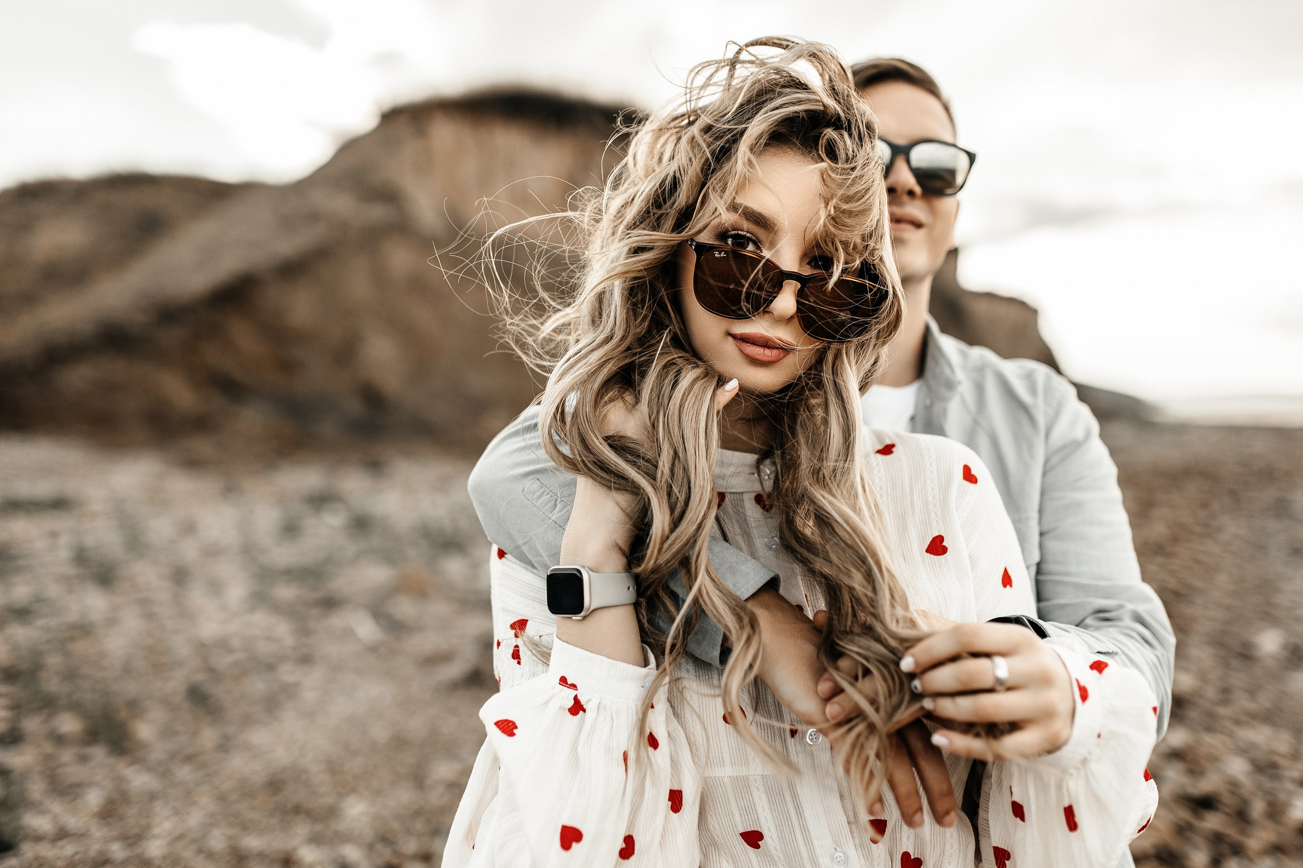 Здравствуйте! Я&nbsp;свадебный фотограф из&nbsp;Ульяновска, работаю в&nbsp;том числе по&nbsp;всей России и&nbsp;с&nbsp;выездом за&nbsp;границу. Снимаю свадьбы, lovestory, корпоративы, светский репортаж. Провожу обучение по&nbsp;фотографии, мастер-классы и&nbsp;воркшопы для других фотографов.