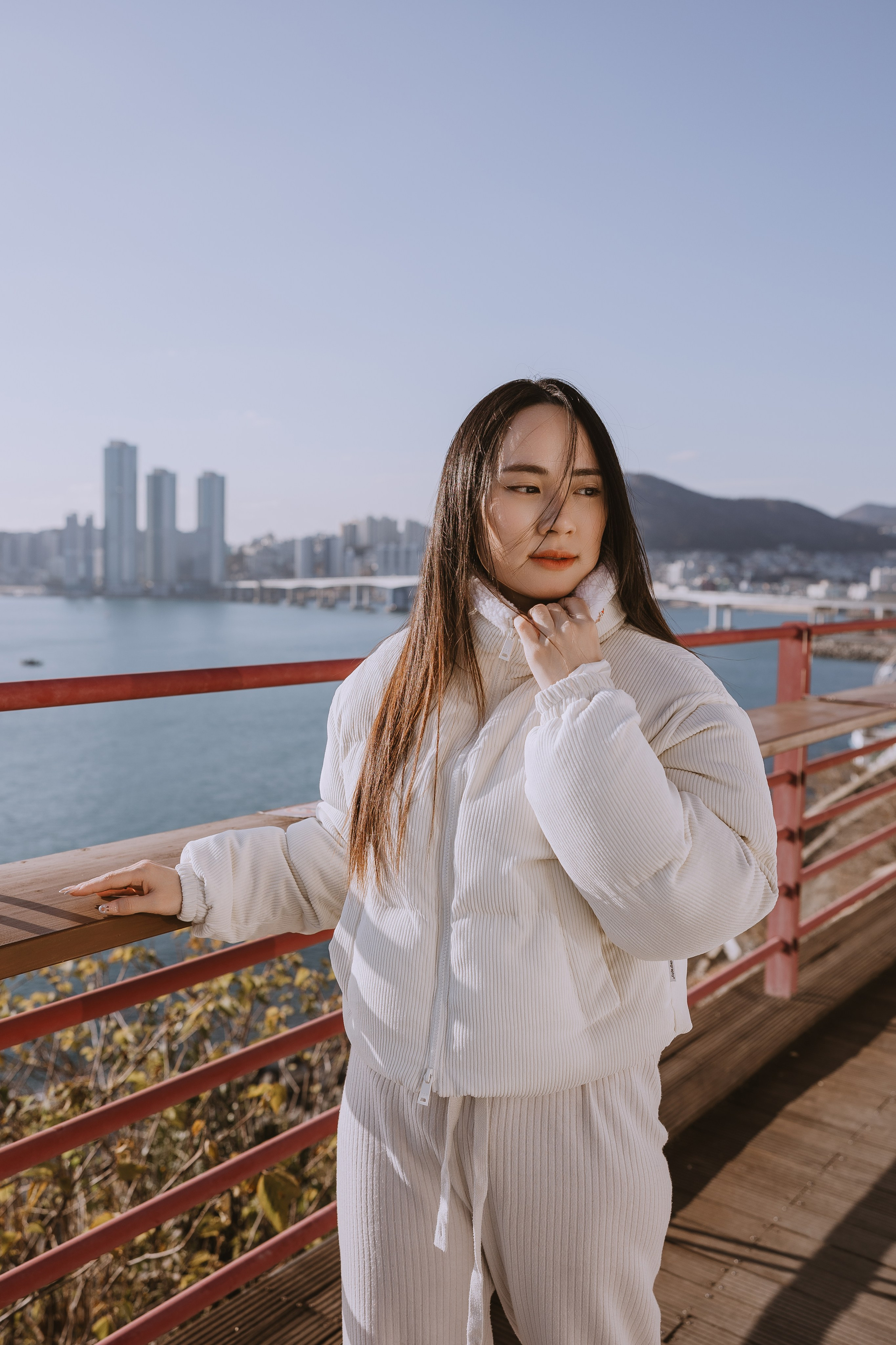 Семейная прогулка в Пусане. Зимняя фотопрогулка по Пусану. Фотопрогулка в Пусане. Семейная прогулочная фотоссесия. Фотосессии в Пусане. Фотоссесии в Корее. Фотограф Пусан. Какую одежду выбрать для фотосессии зимой. 