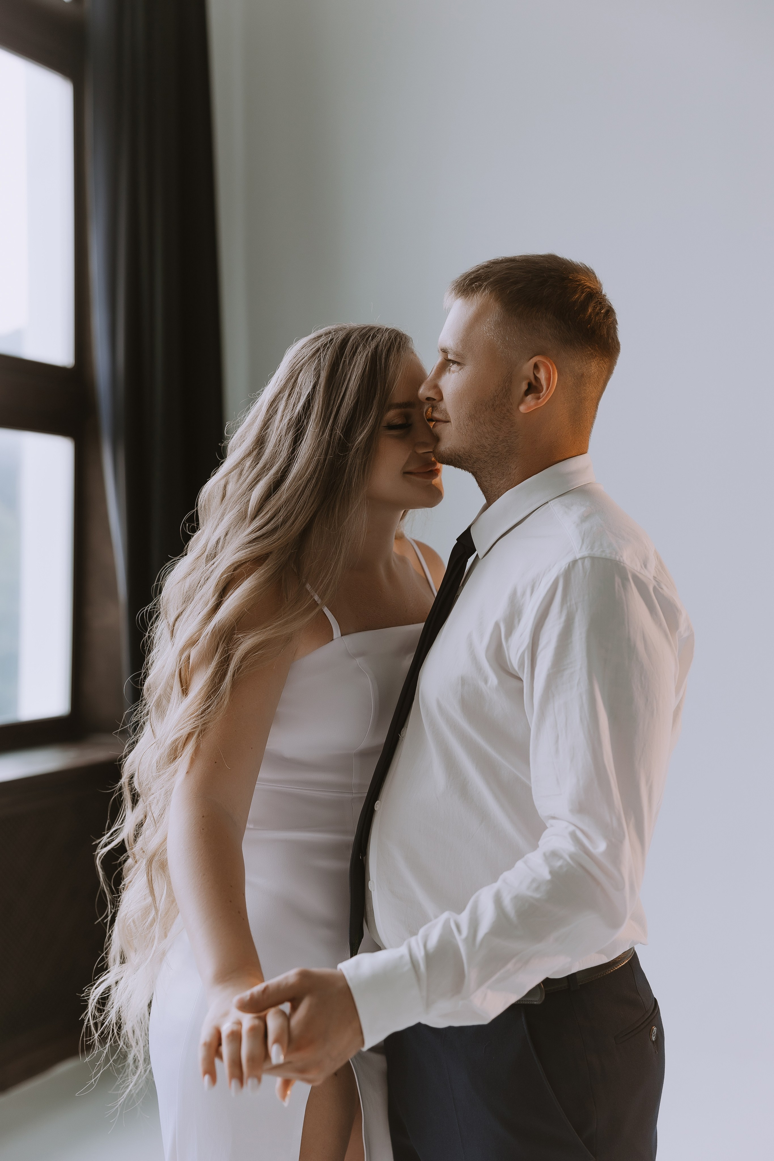 Wedding photoshoot in the studio. Your photographer in Busan (South Korea) Aleksandra Anufriy