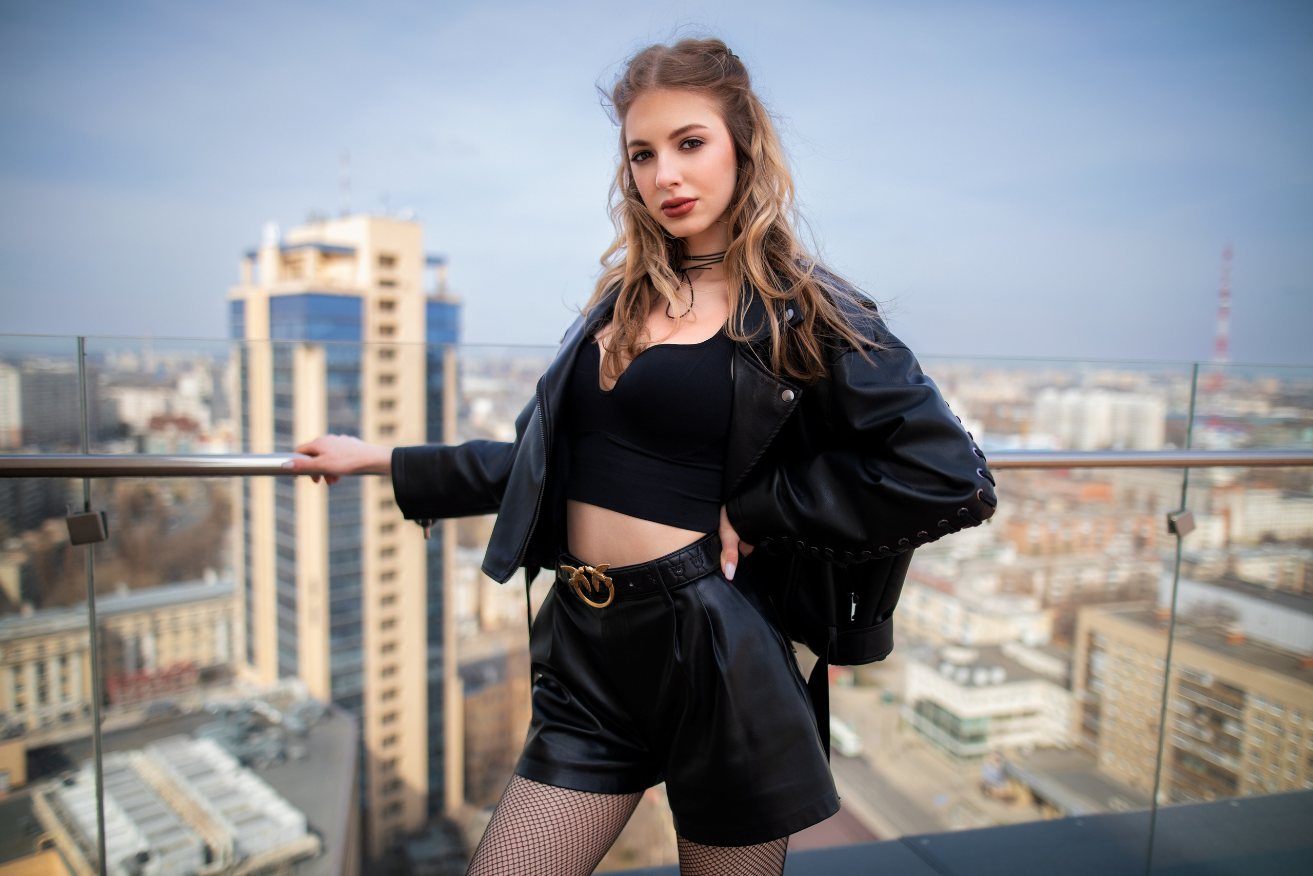 Фотосет с Ксенией на крыше высотного здания в формате для «себя»