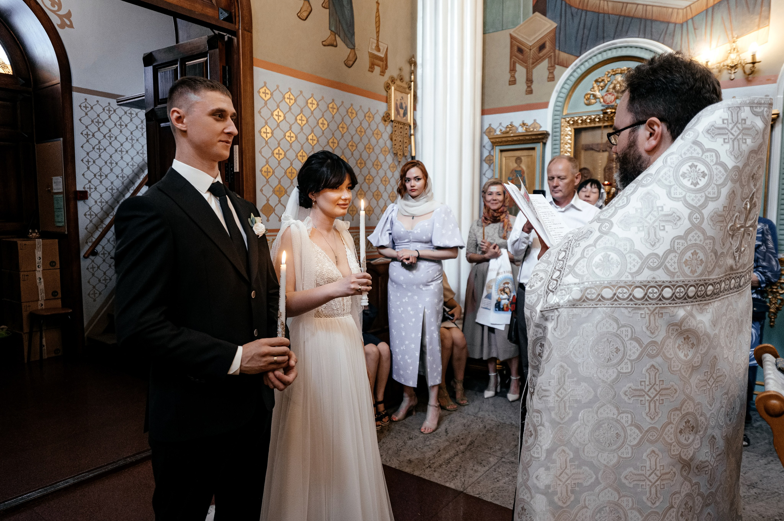 Свадьба с венчанием в Щелково. Прогулка в Гребнево, ресторан Кинза, отель Премиум. Свадебный и семейный фотограф Виктория Носачёва. Щелково, Москва и МО