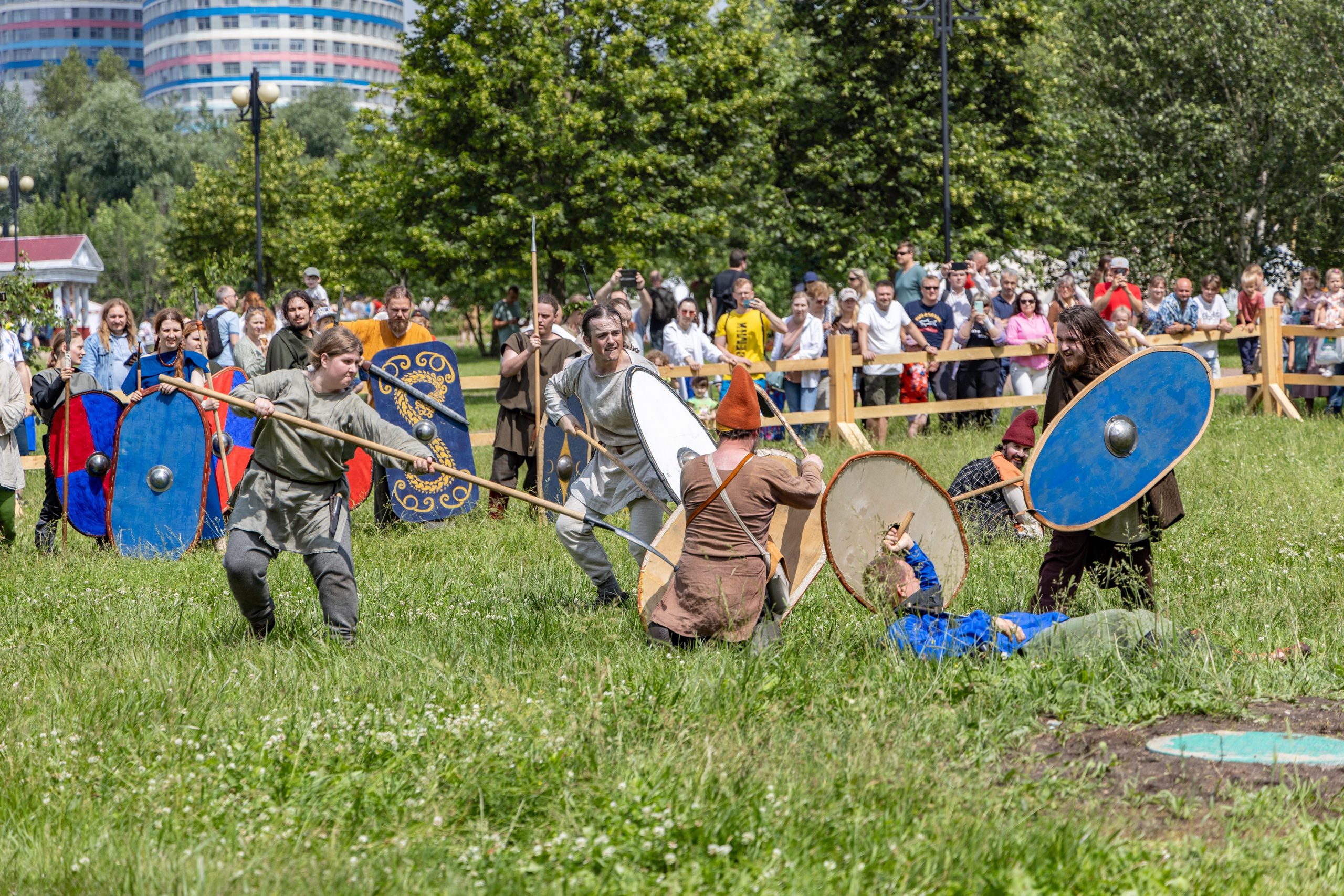 Времена и эпохи 2024. Ростокинский акведук. Площадка Античность. Репортажный, семейный и студийный фотограф в Москве Демин Алексей