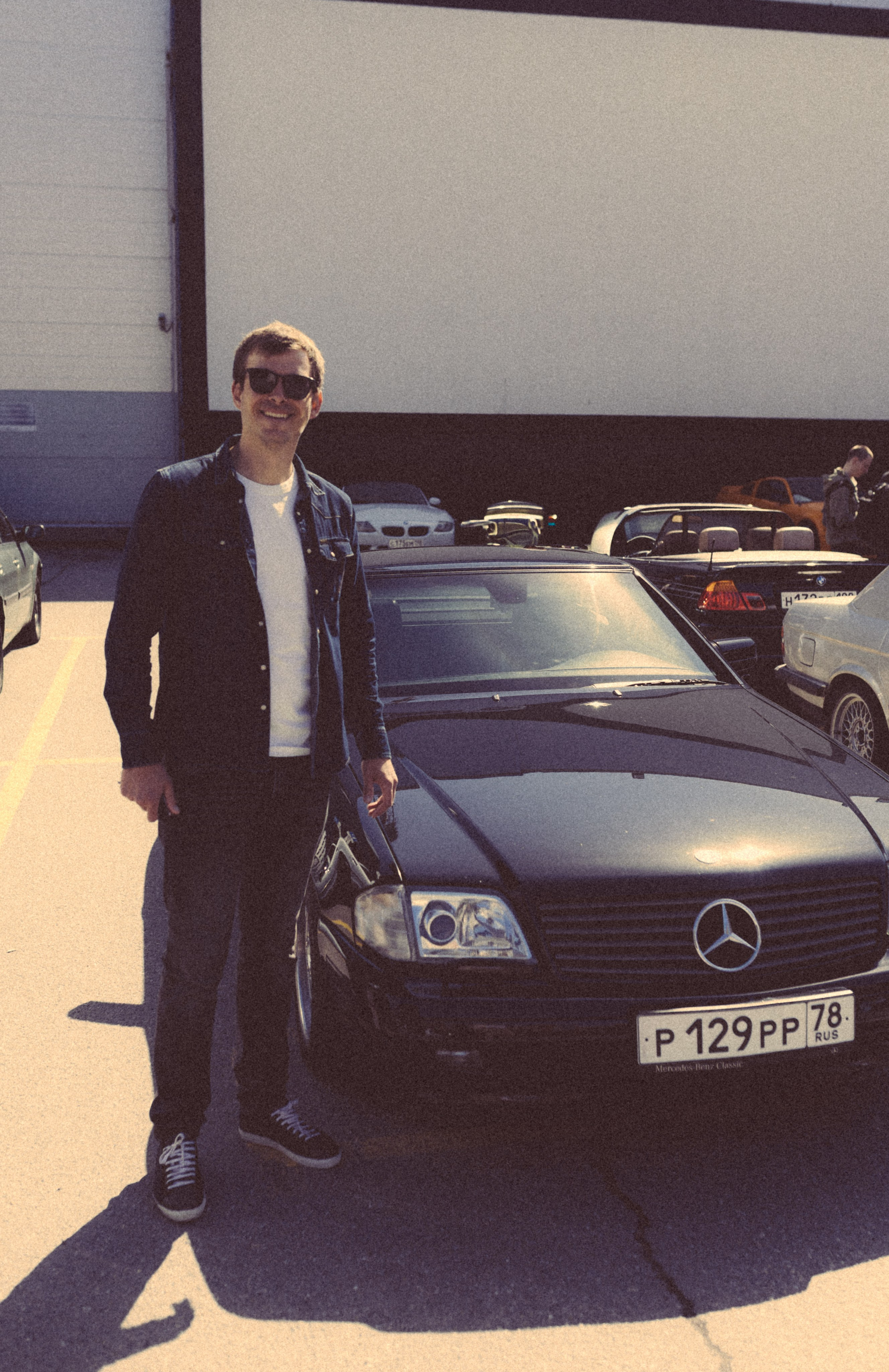 CARS and COFFE. Happiness is in the moments