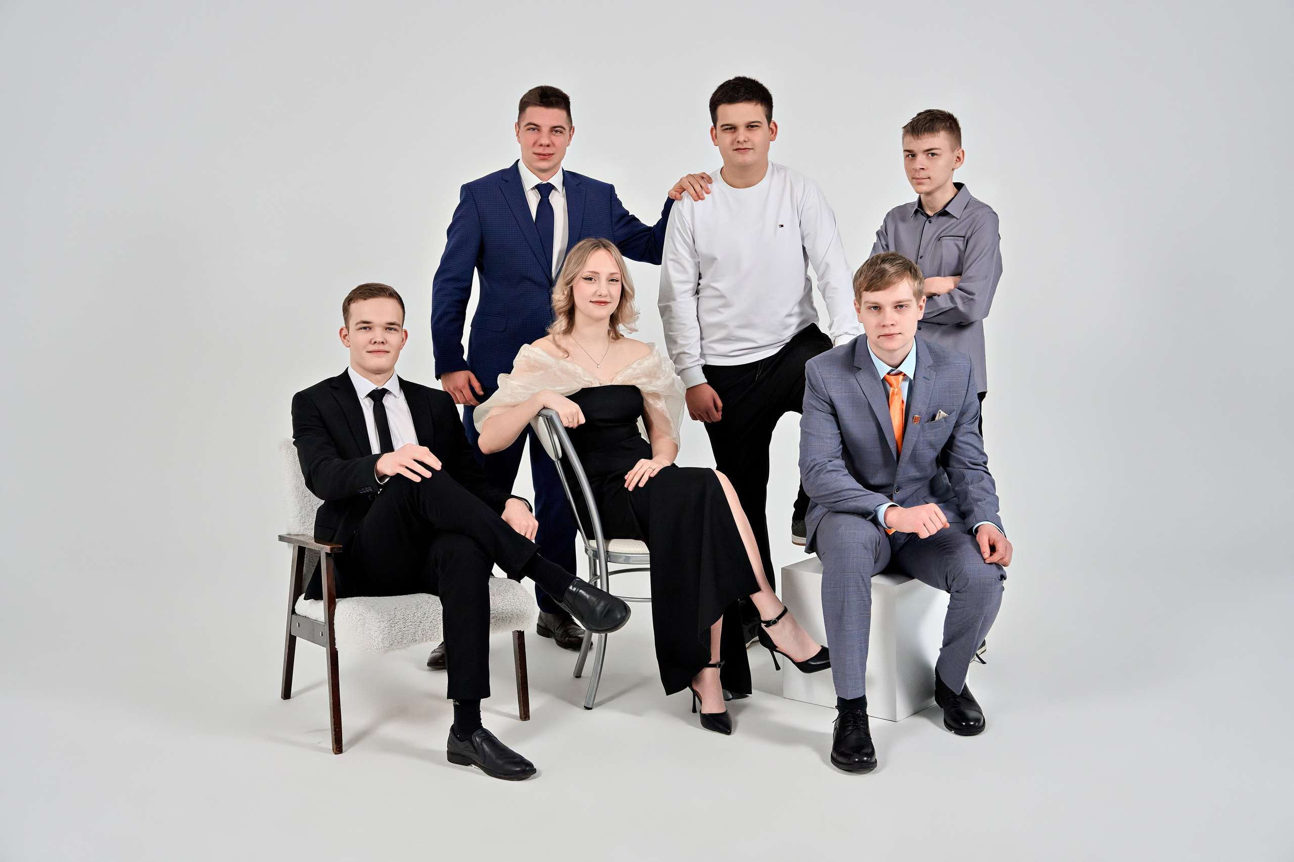 Выпускные альбомы для 9-11 классов. Фотосъёмка в студии. Калуга. Фотограф Меняйло Евгений. Свадьба. Портрет. Репортаж. Семья. Контент