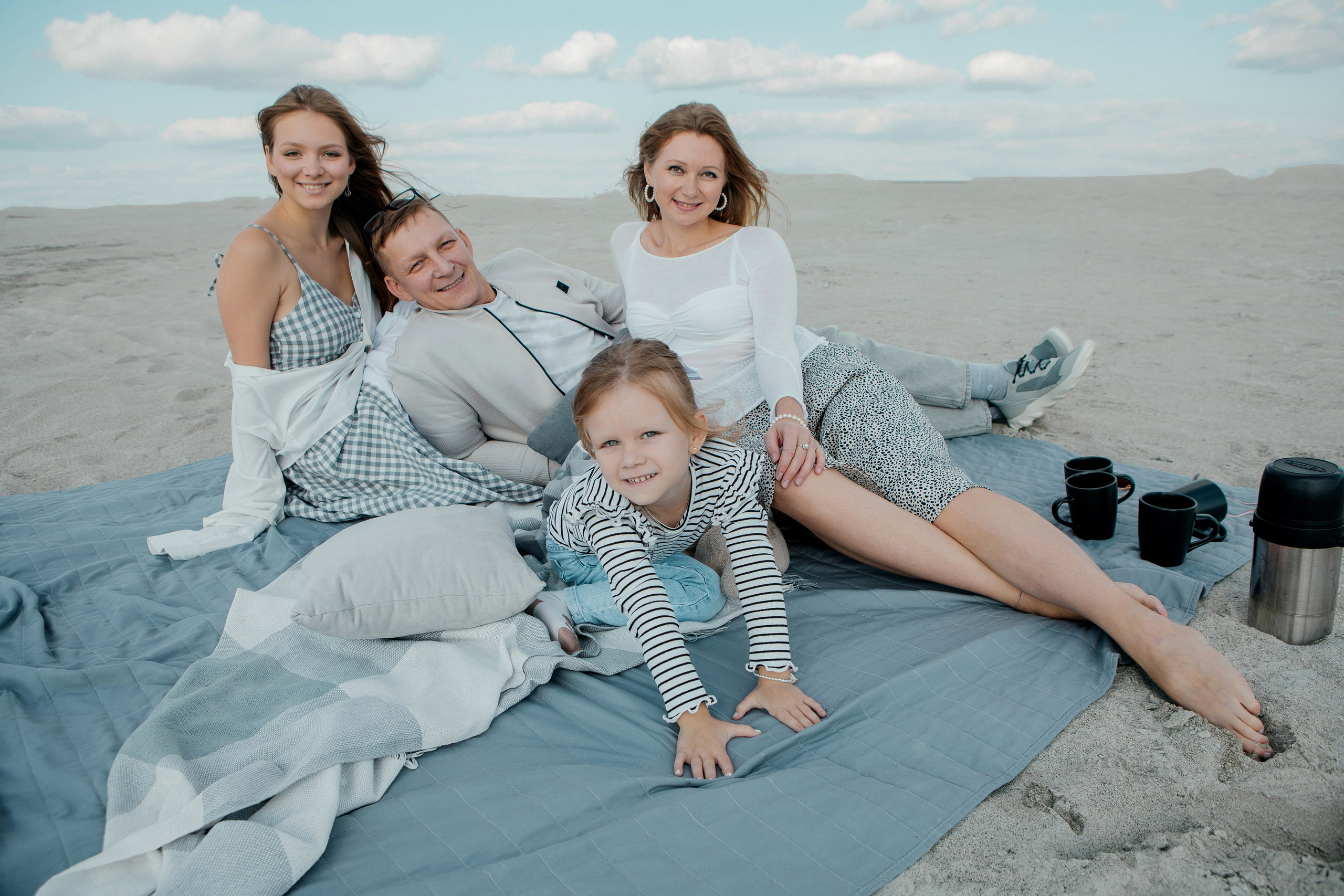 Семейная фотосессия в песках. Свадебный и семейный фотограф Ибрагимова Мария из Екатеринбурга
