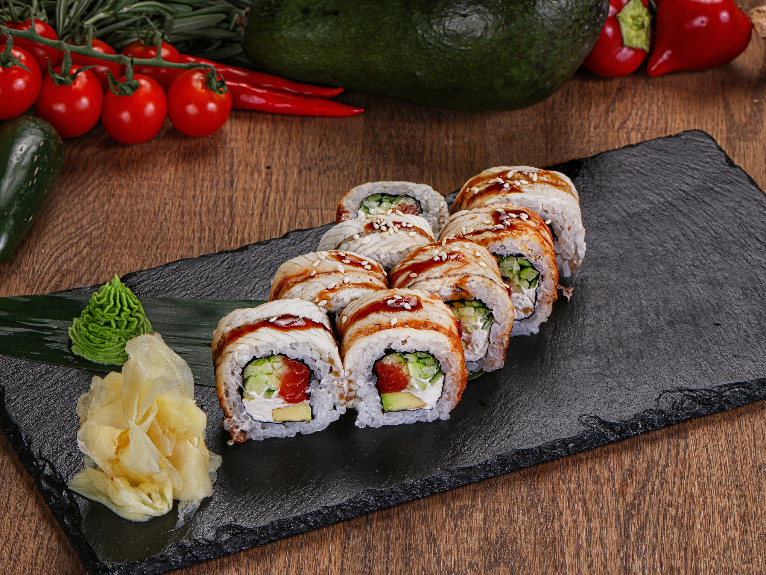 Фотосъемка суши и роллов. Заказ по тел.: +7 (906) 006-90-22. Фуд-фотограф Андрей Старостин — съемка еды в Москве. 9000 руб. в час