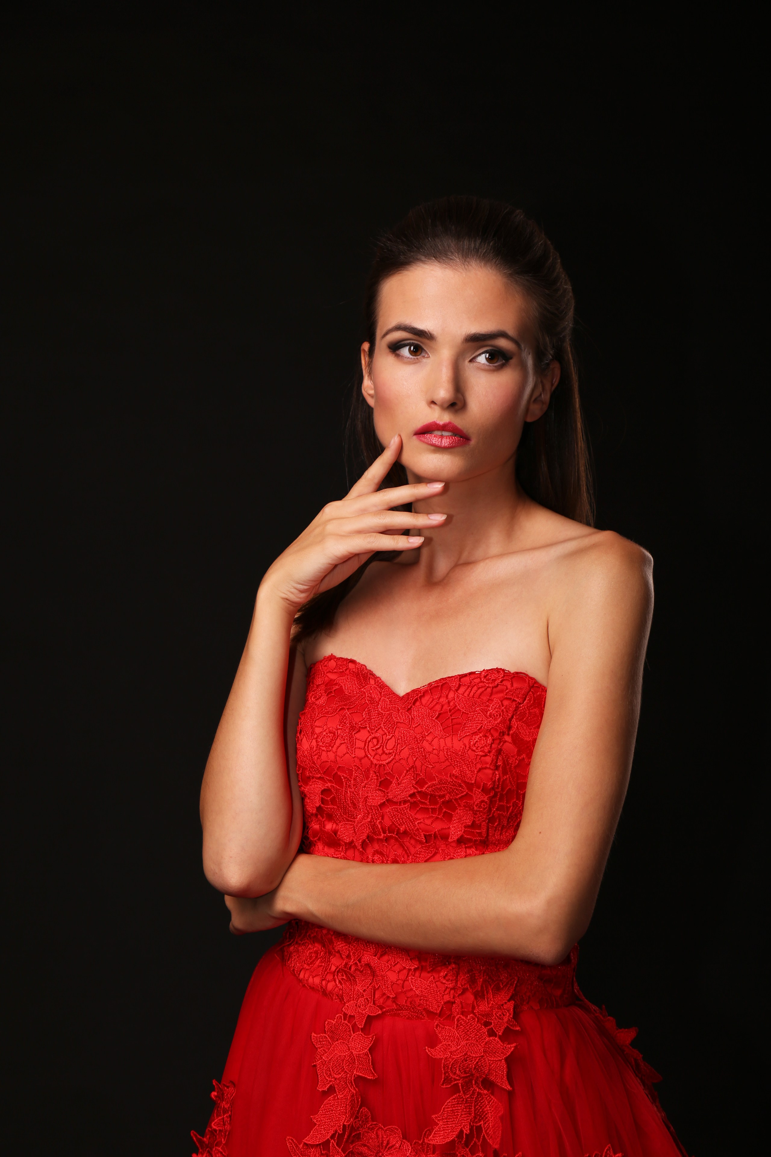 Женский портрет. Фотосессия в студии в Москве от профессионального фотографа услуги по доступным ценам