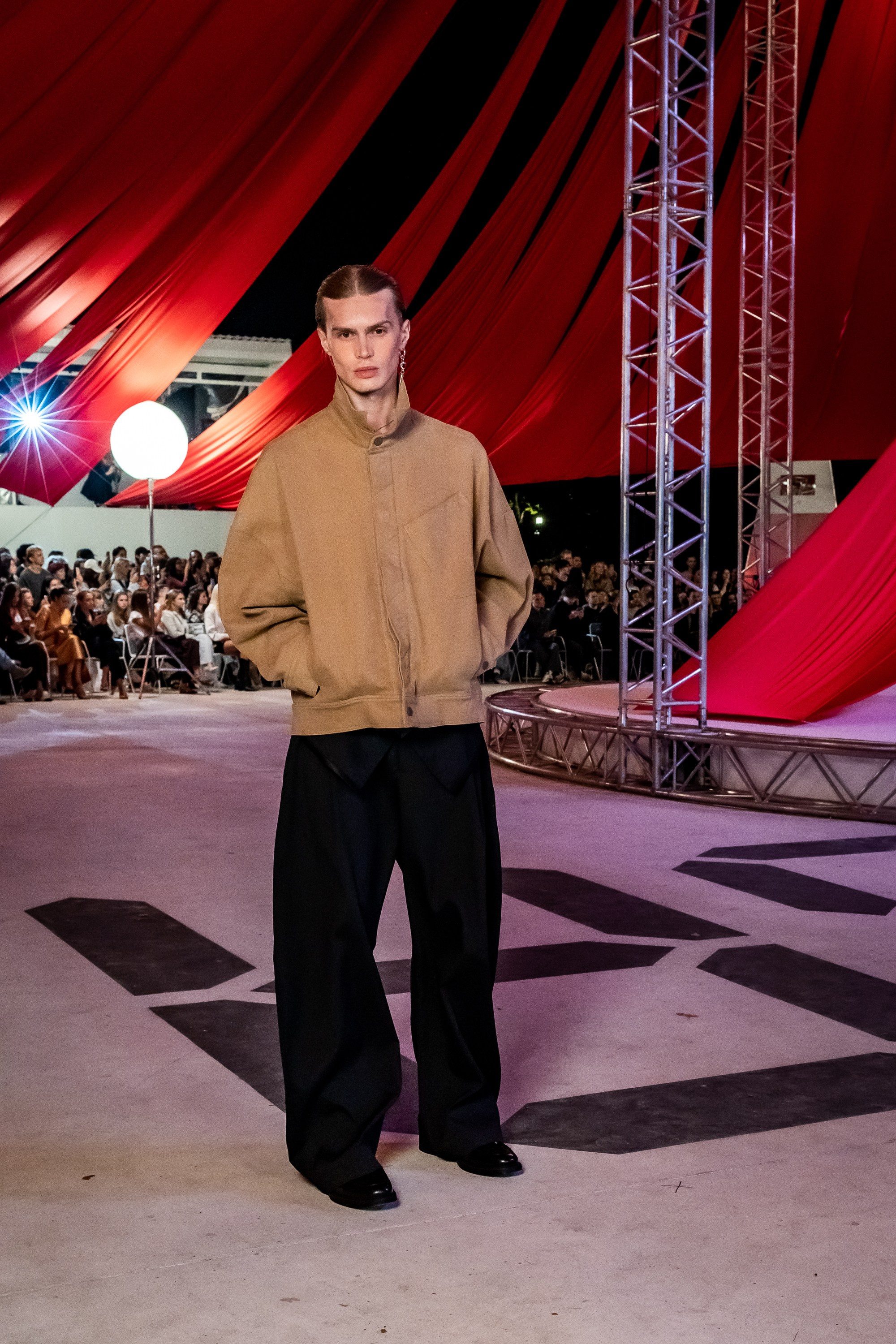 Показ Яндекс-маркет 04.09.2024. Фотосессии и репортаж — Фотограф в Москве — Рина Серёгина