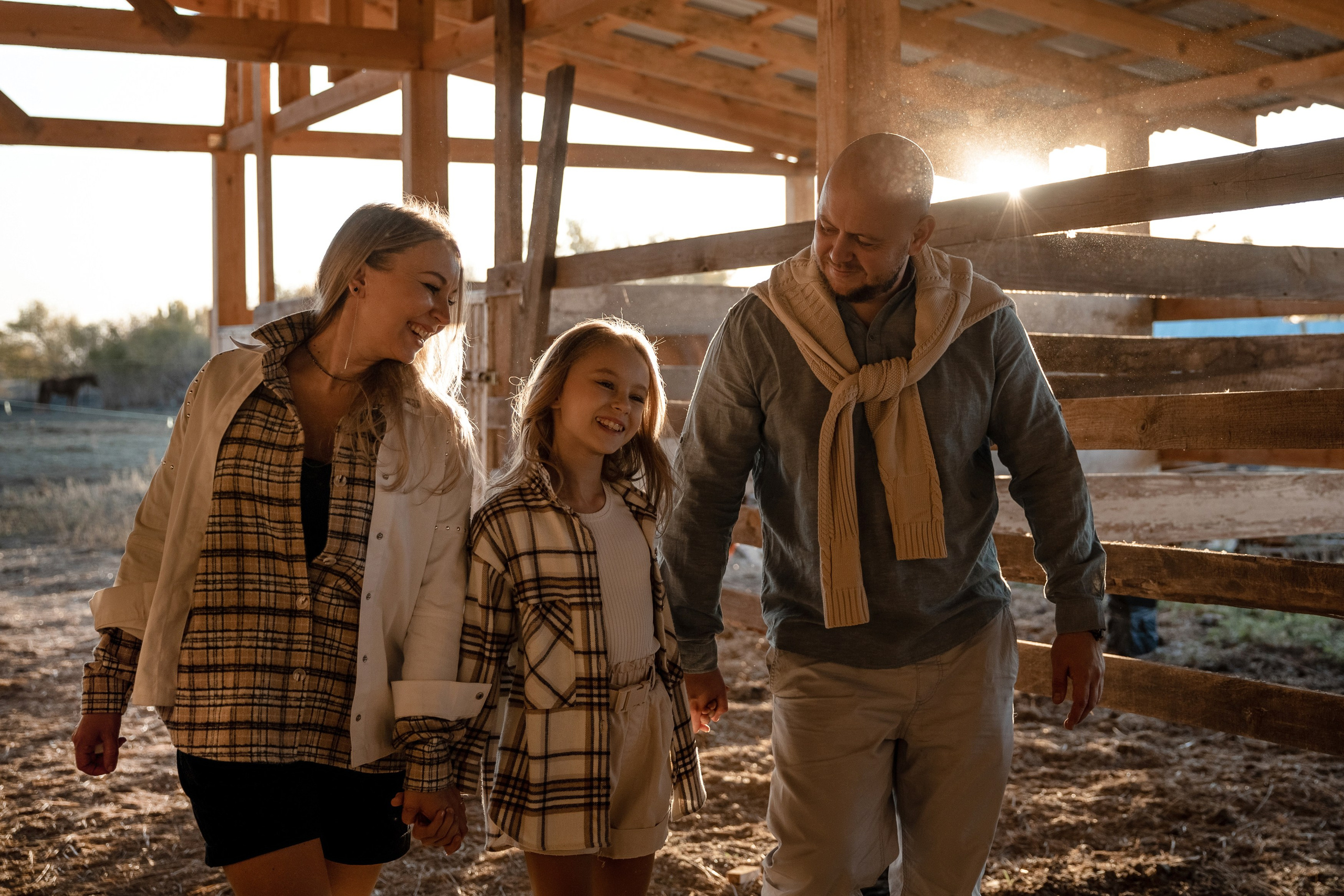 Татьяна с семьёй. Съёмка в конюшне. Татьяна Мирзоян