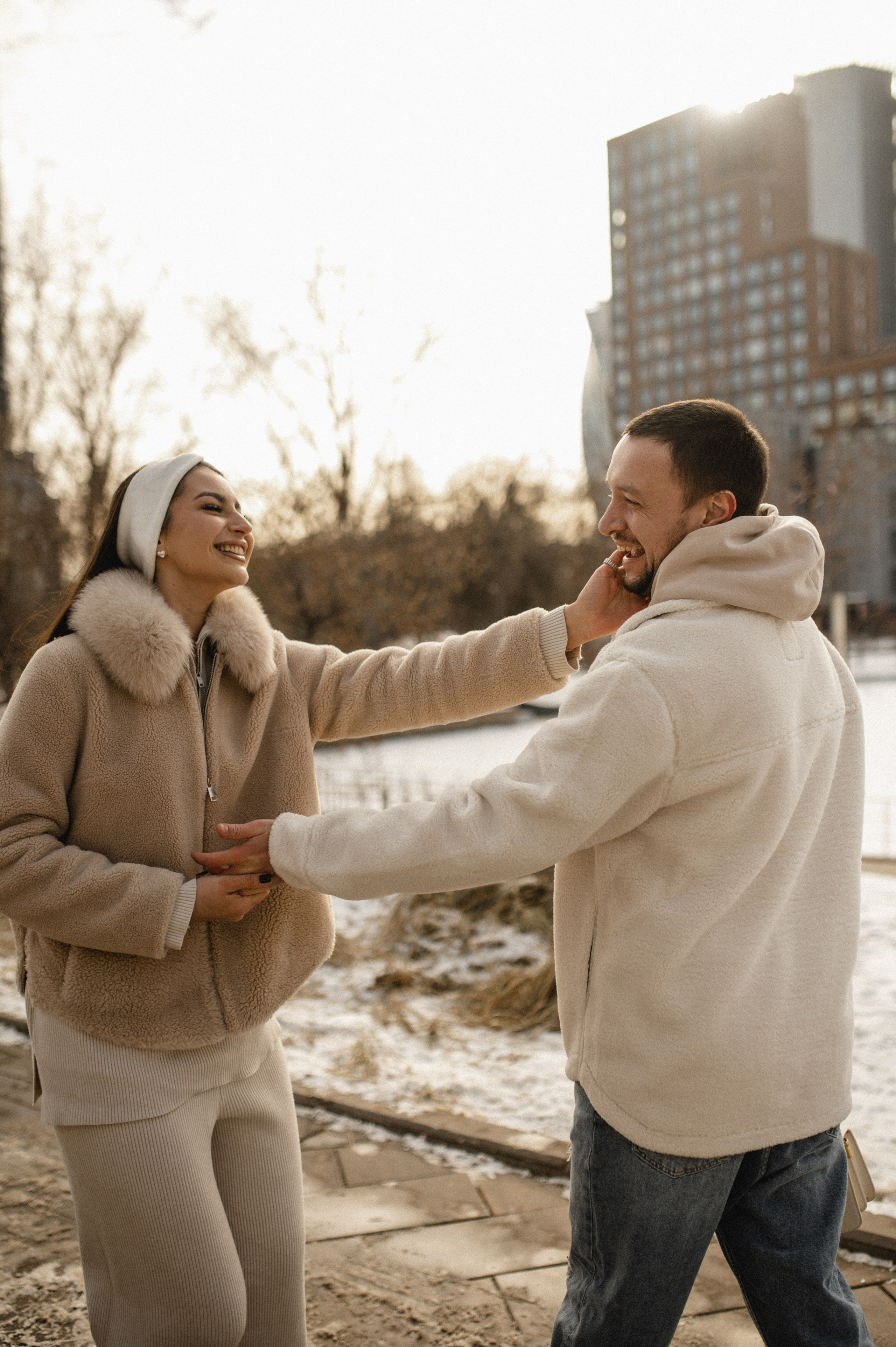 Лавстори стрит фотосессия в зимней Москве. Семейная фотосессия Бутово Москва фотограф Алина Морщагина