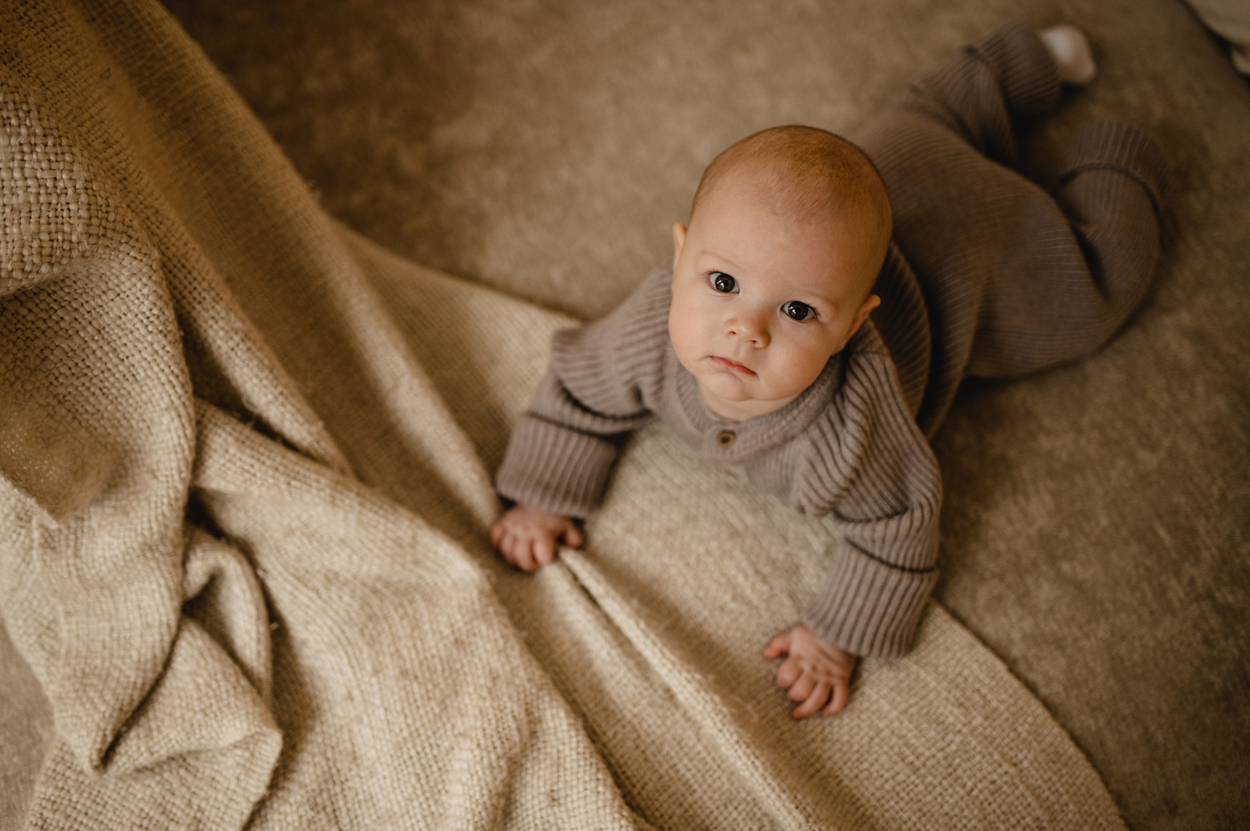 Новогодняя фотосессия в студии с малышом 6 месяцев в Бутово. Семейная фотосессия Бутово Москва фотограф Алина Морщагина