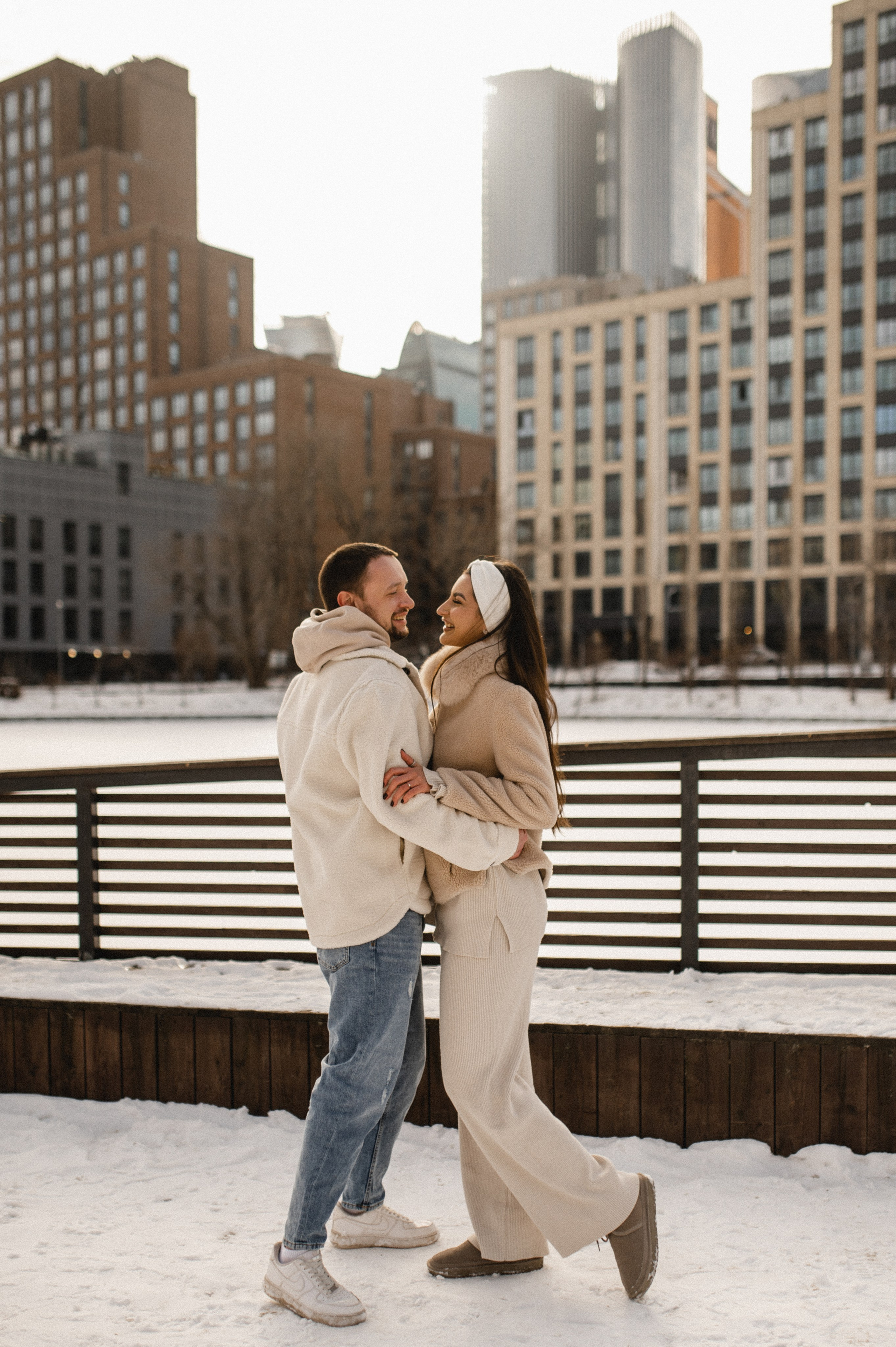 Лавстори стрит фотосессия в зимней Москве. Семейная фотосессия Бутово Москва фотограф Алина Морщагина