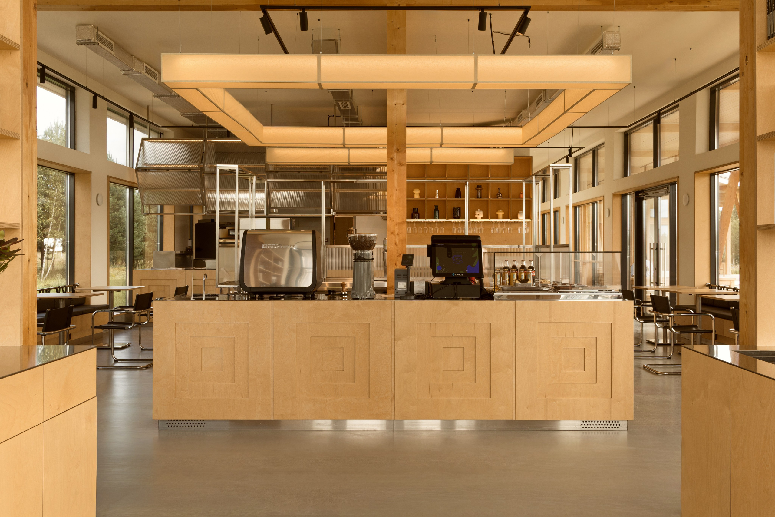 Модернистское кафе-пиццерия на природе: проект FruitDesign с акцентом на созерцание. Интерьерный фотограф в Нижнем Новгороде и Москве Владимир Гудков