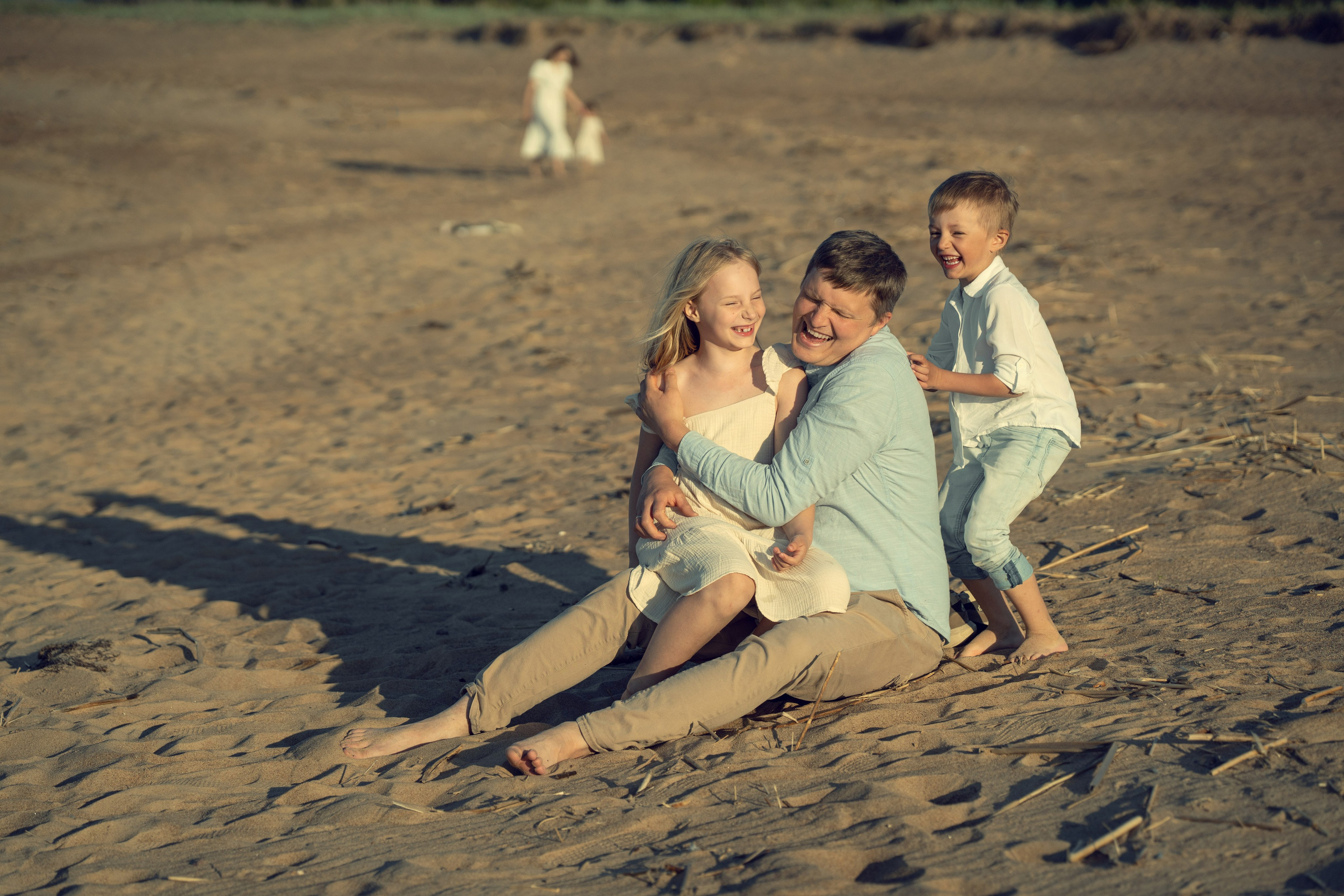 love story, молодые родители, многодетная семья, съемка на пляже, семейная фотосессия, съёмка на финском заливе, фотосессия на финском заливе
