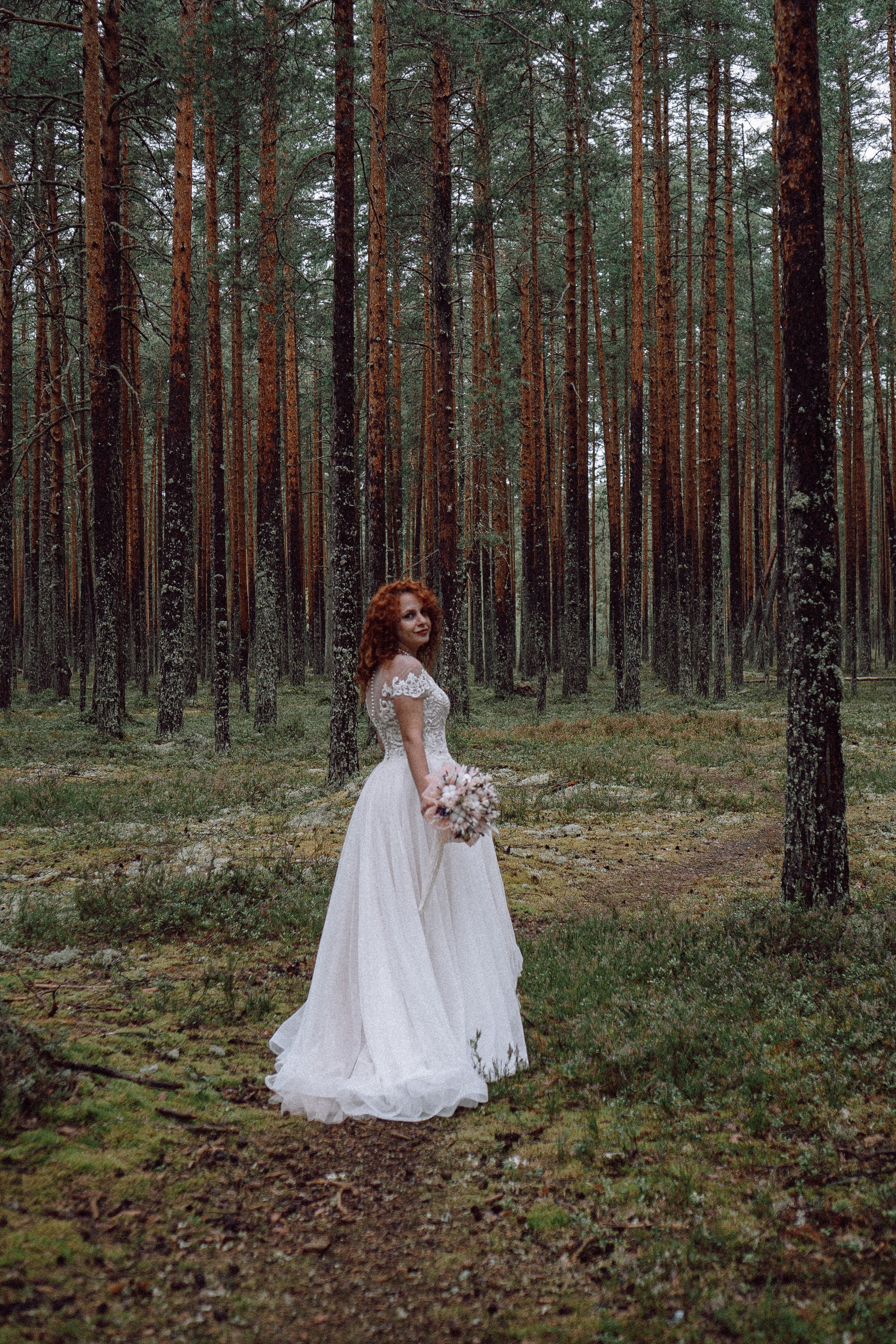 СВАДЕБНАЯ ФОТОСЕССИИЯ ПАРЫ В ГОРОДЕ ПРИОЗЕРСК В СОСНОВОМ ЛЕСУ И С ПИКАПОМ. Профессиональный фотограф, Санкт-Петербург — Виктория Богомолова