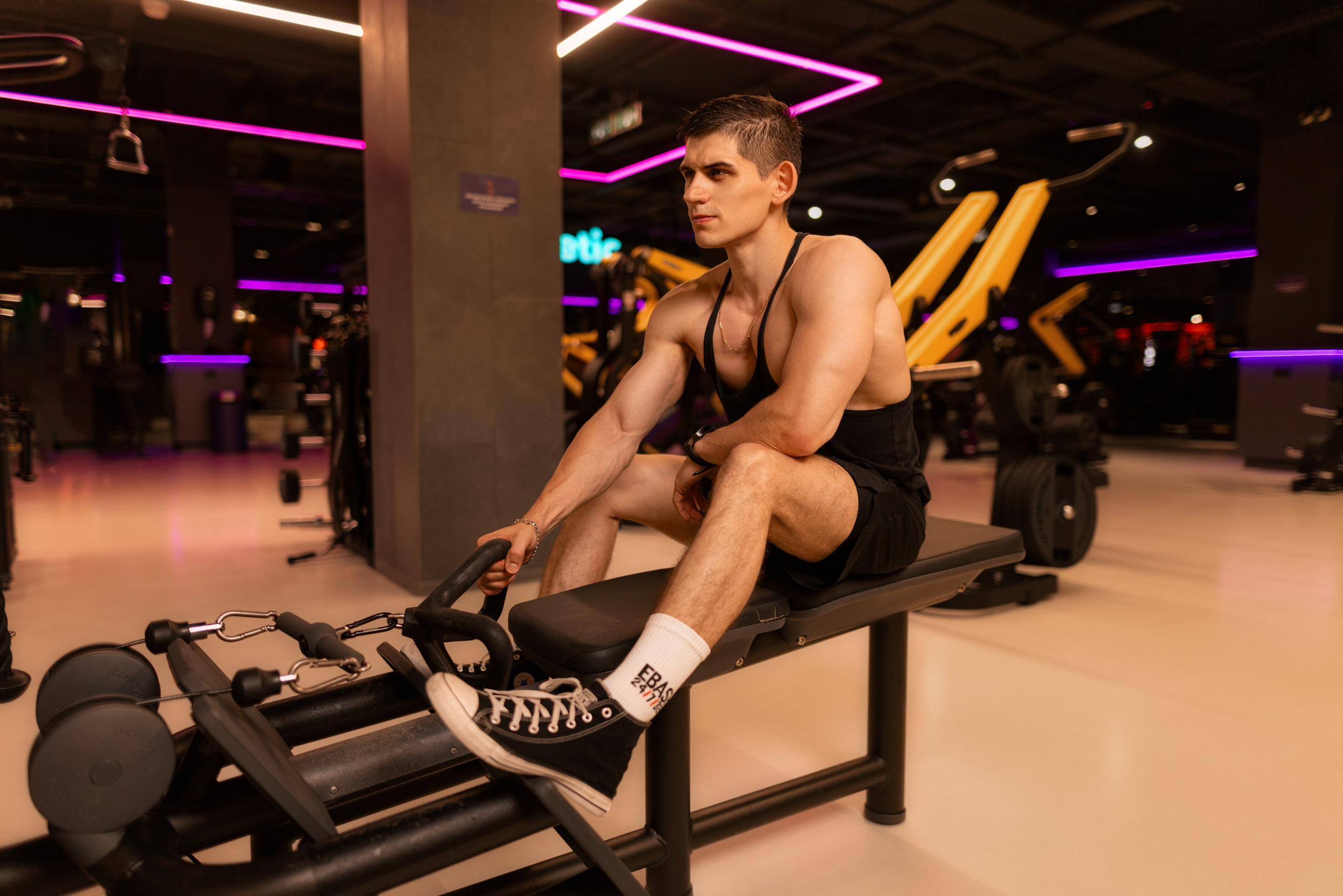 Фотосет в Владом в тренажерном зале для контента. Дмитрий Шульгин, портретный фотограф в Воронеже