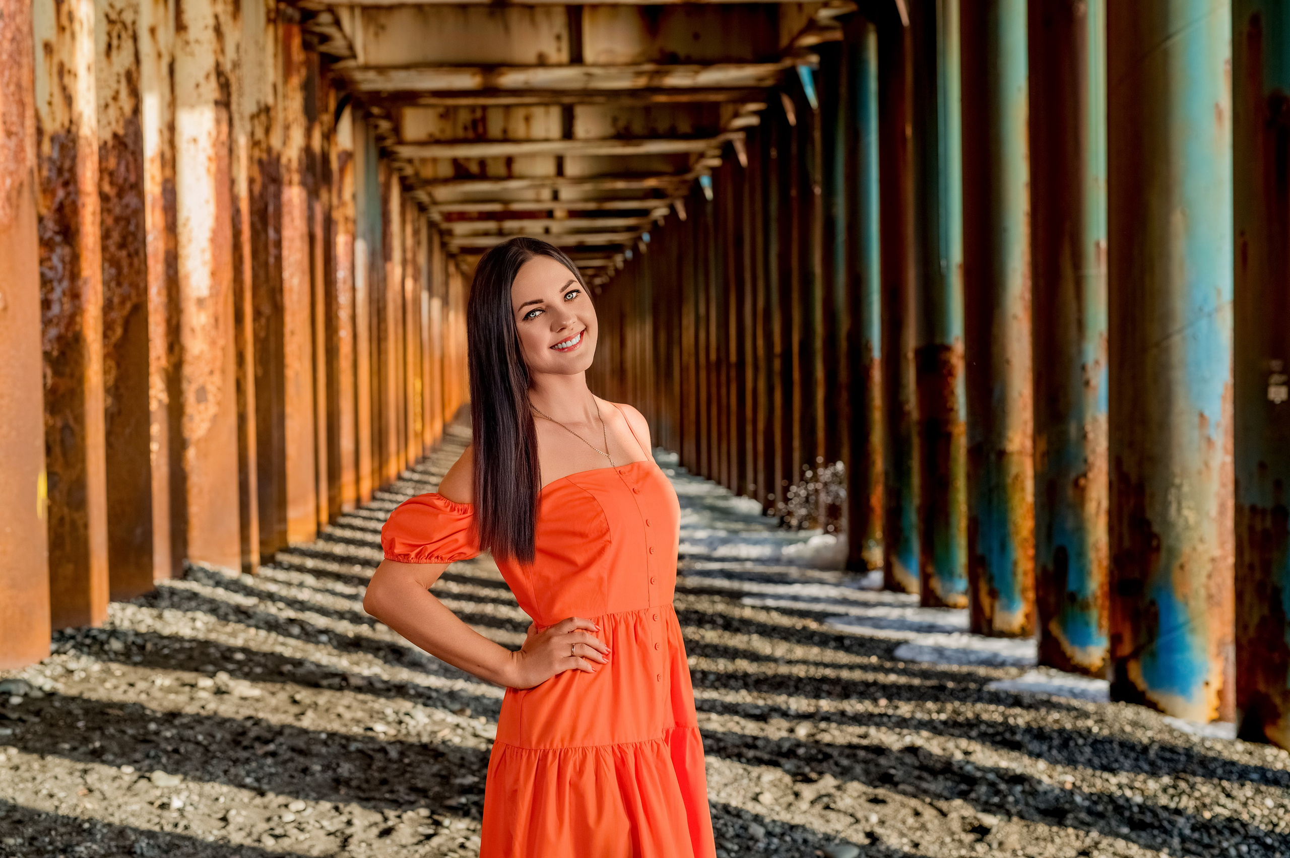 Красивая девушка у моря в Сочи