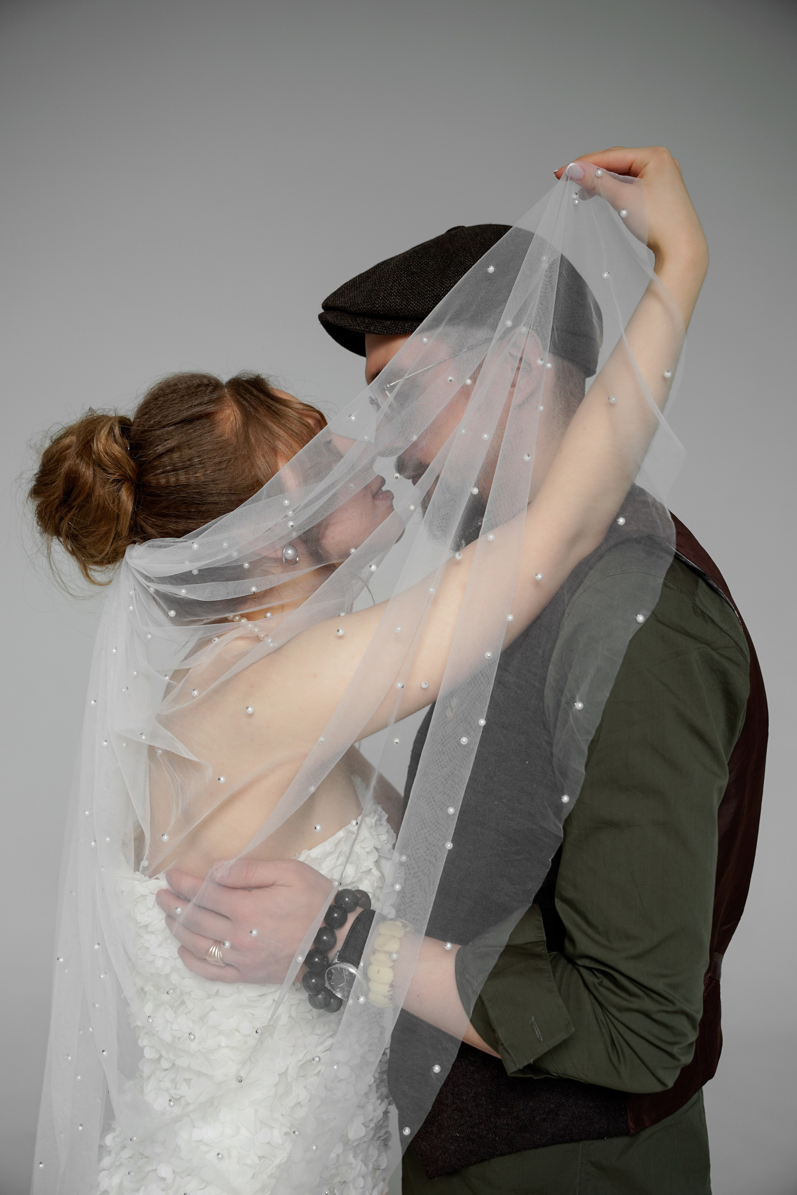 Фотосессия в необычном образе для жениха и невесты