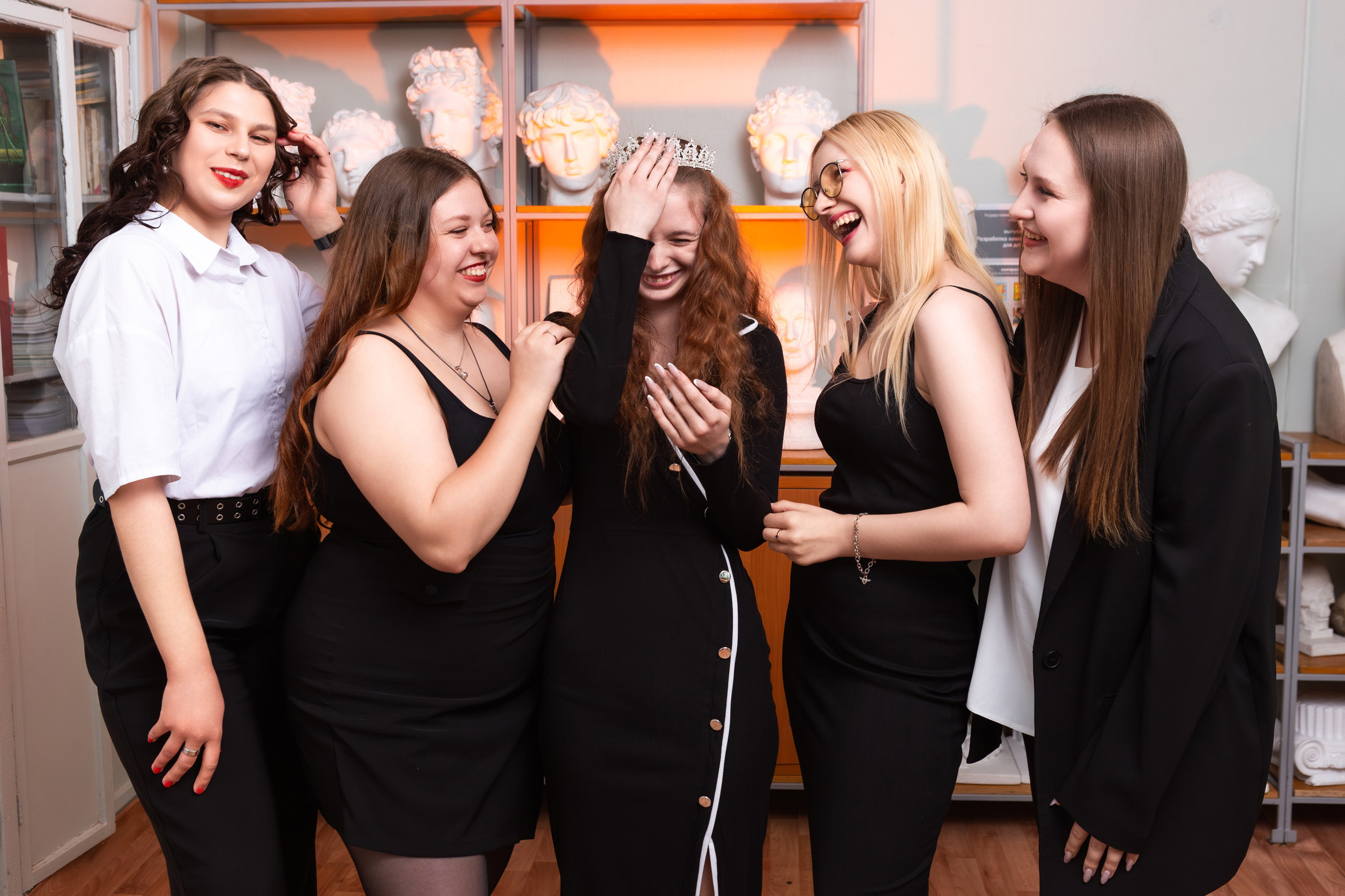 ФОТОСЕССИЯ В АУДИТОРИИ ДЛЯ БУДУЩИХ УЧИТЕЛЕЙ — выпускников Чернского профессионально-педагогического колледжа. ТВОЙ АЛЬБОМ / ТВОИ ПРАВИЛА